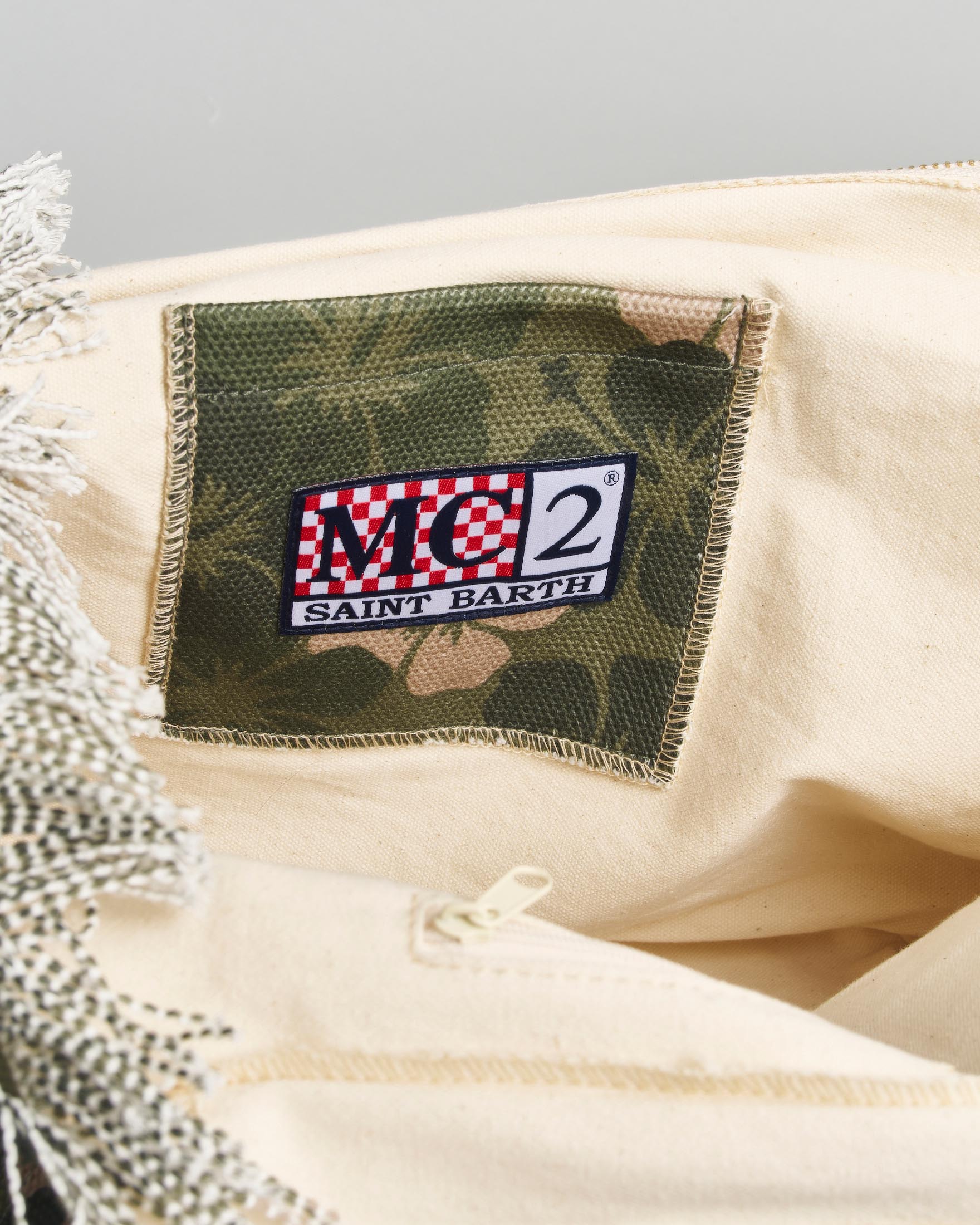 Borsa Vanity Regular MC2 Saint Barth in canvas di puro cotone con stampa militare e frange image