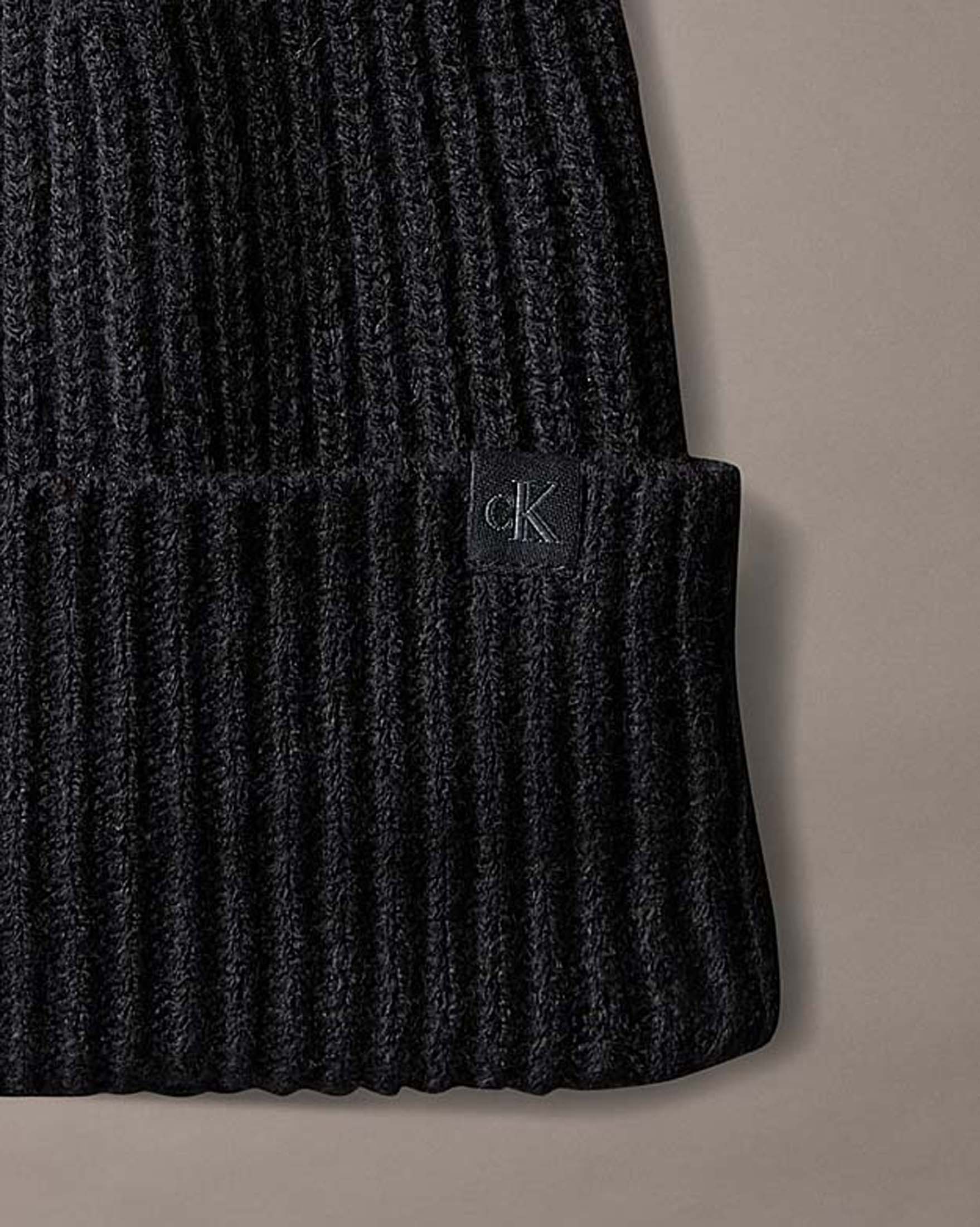 Berretto Calvin Klein nero a costine con risvolto image