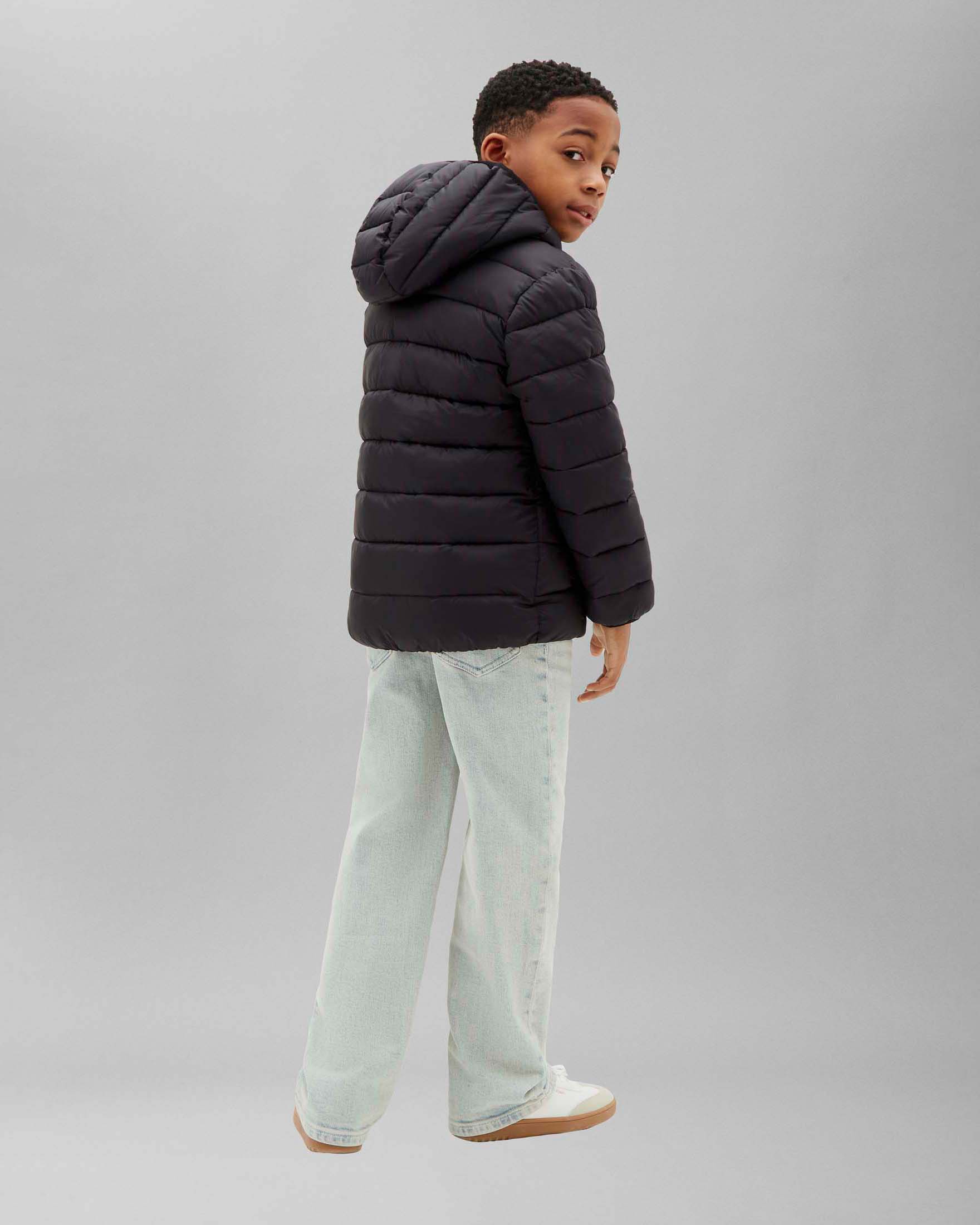 Piumino nero Calvin Klein con cappuccio e apertura tramite zip image
