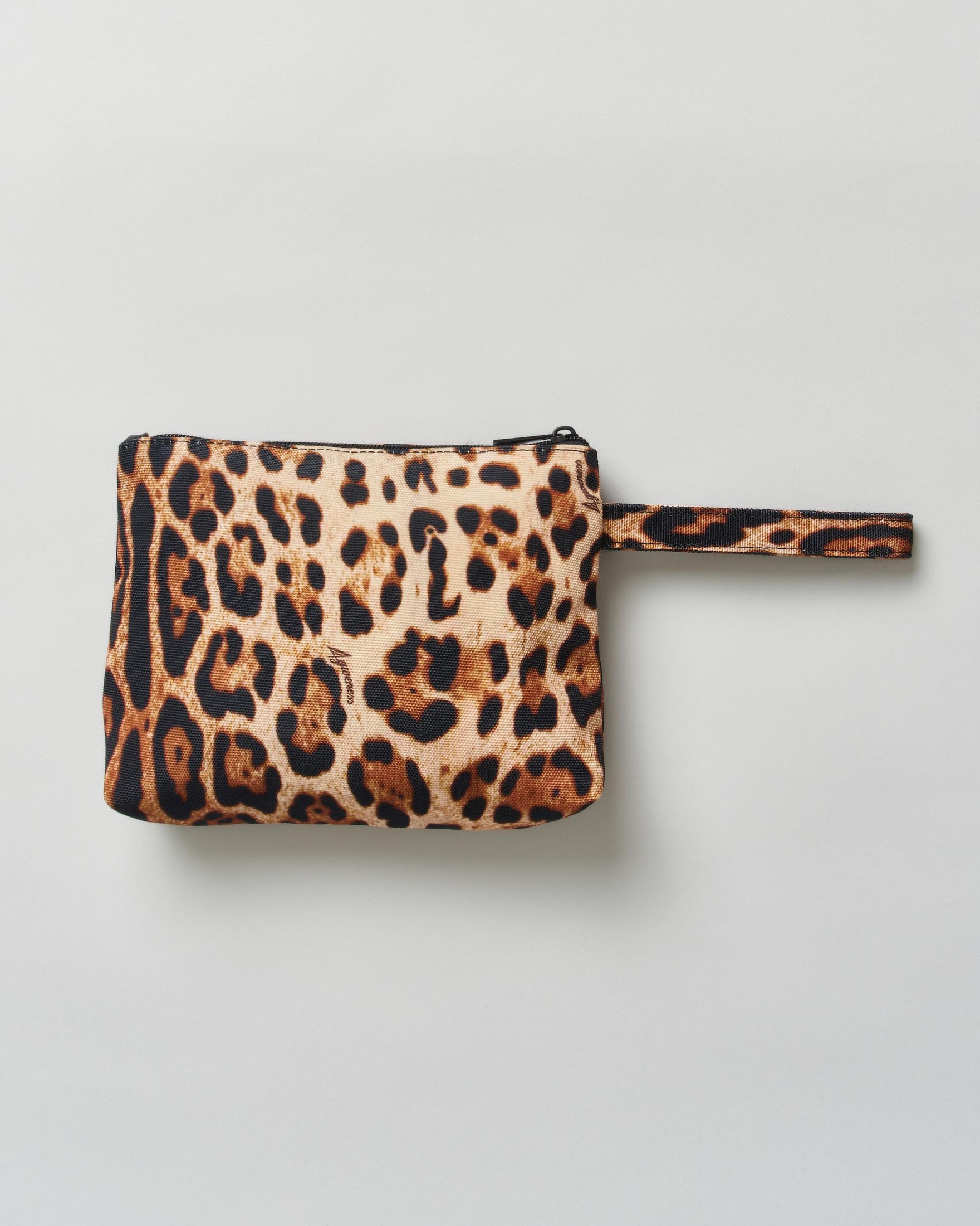 Pochette mare piccola 4Giveness in polycanvas a stampa leopardata con manico da polso image