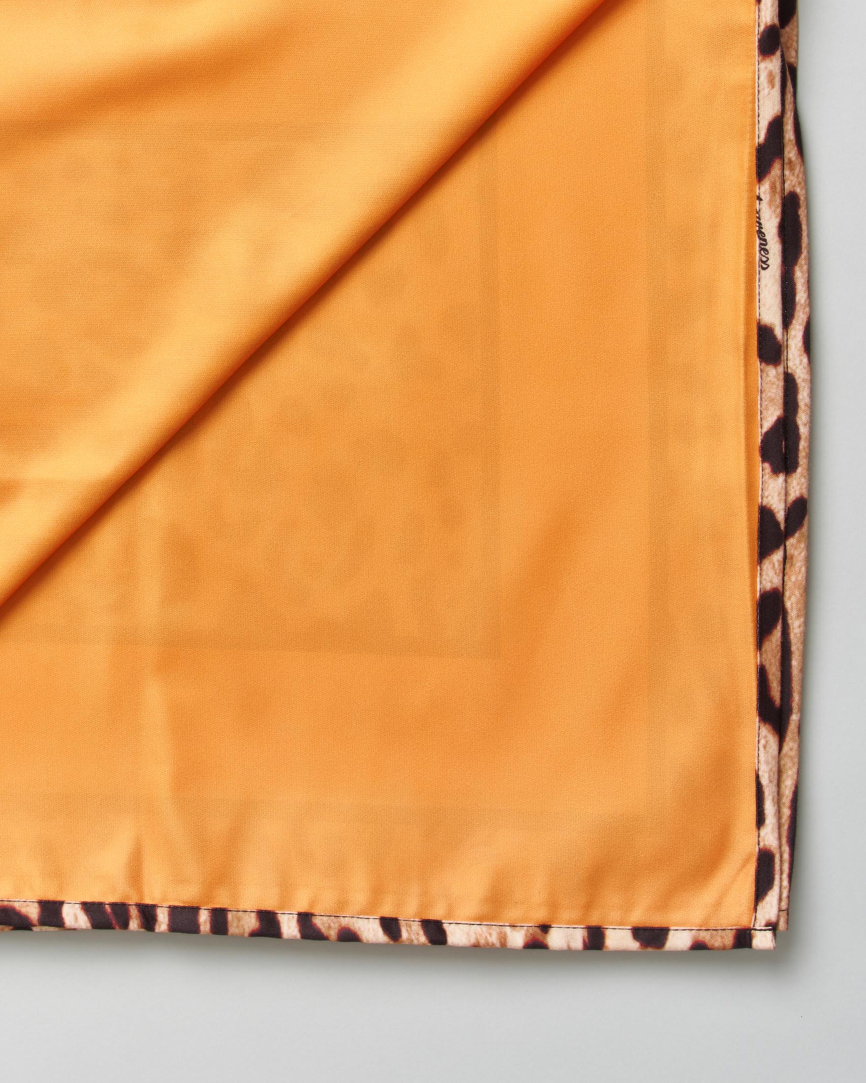 Telo mare 4Giveness in microfibra a stampa leopardata con bordo arancione image