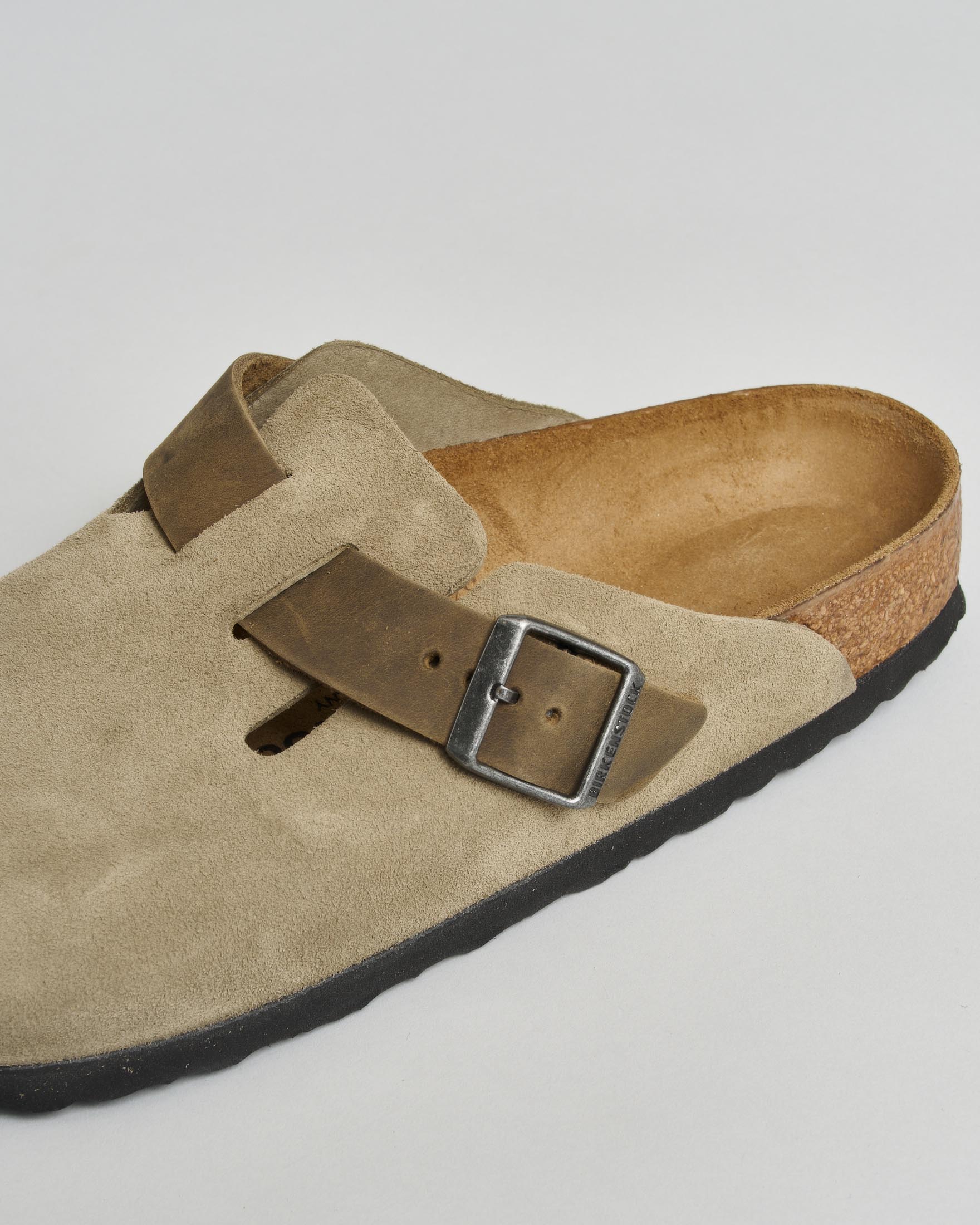 Sandalo Birkenstock Boston beige in suede e cinturino in pelle oliata image