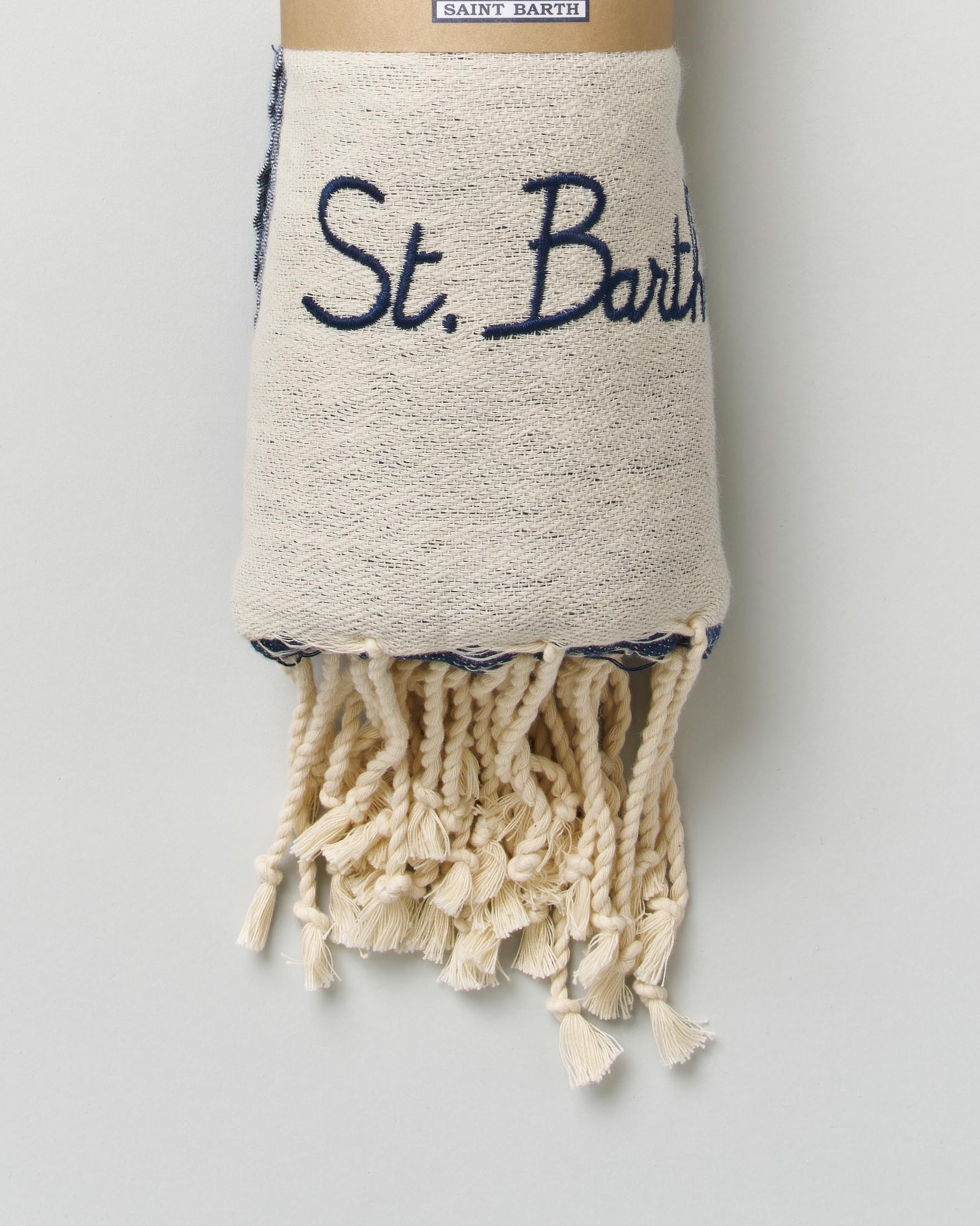 Telo mare MC2 Saint Barth beige in cotone a fantasia bandana blu con frange al fondo e scritta logo ricamata image