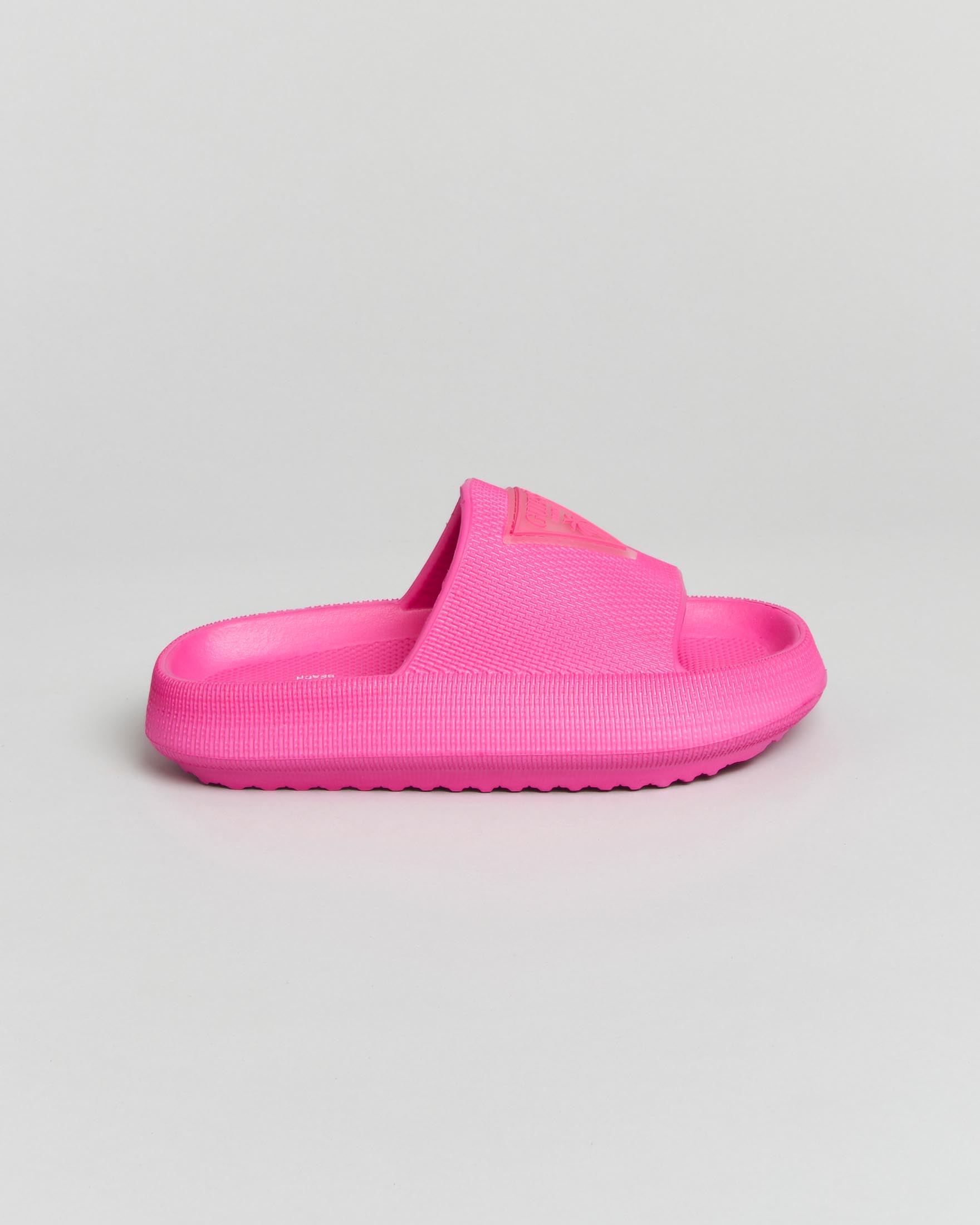 Ciabatte Guess fucsia in vinile con patch logo a triangolo