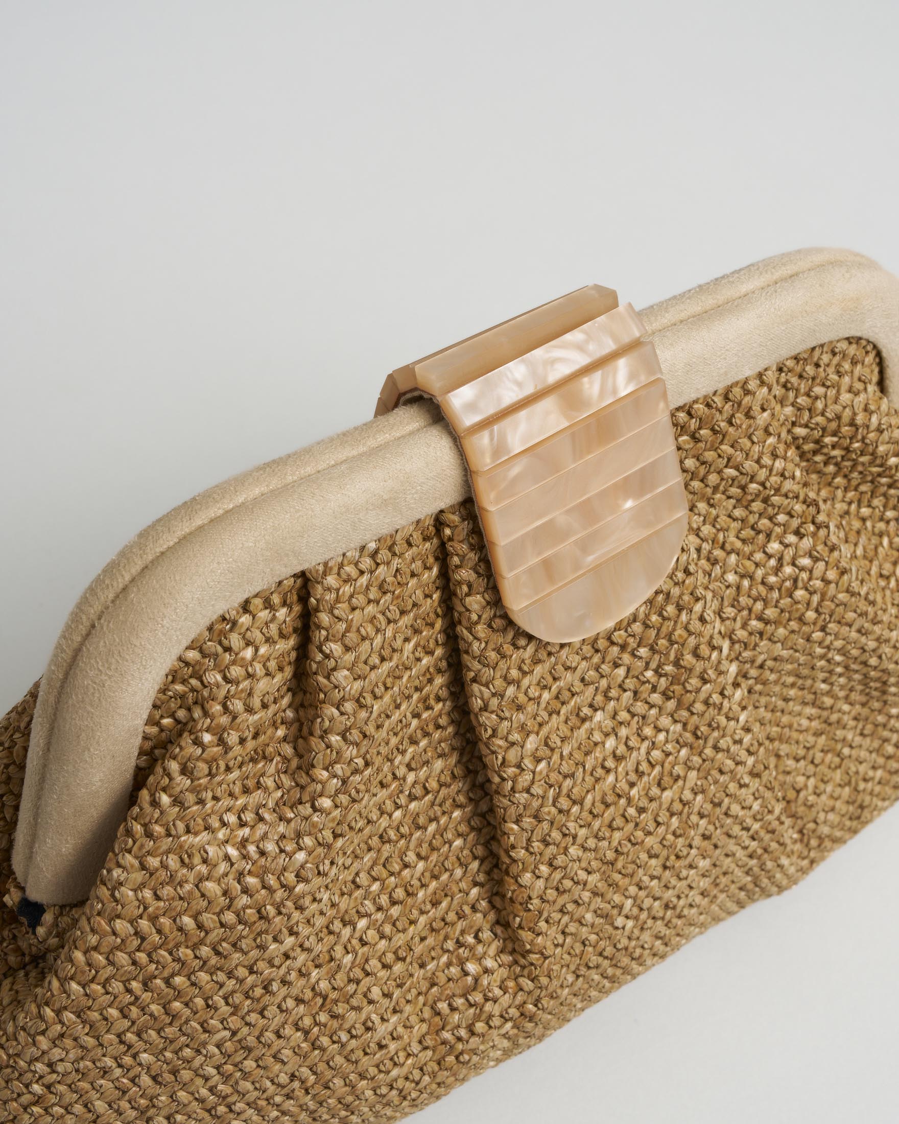 Borsa a mano Anna Cecere color caffè in raffia con chiusura in osso image