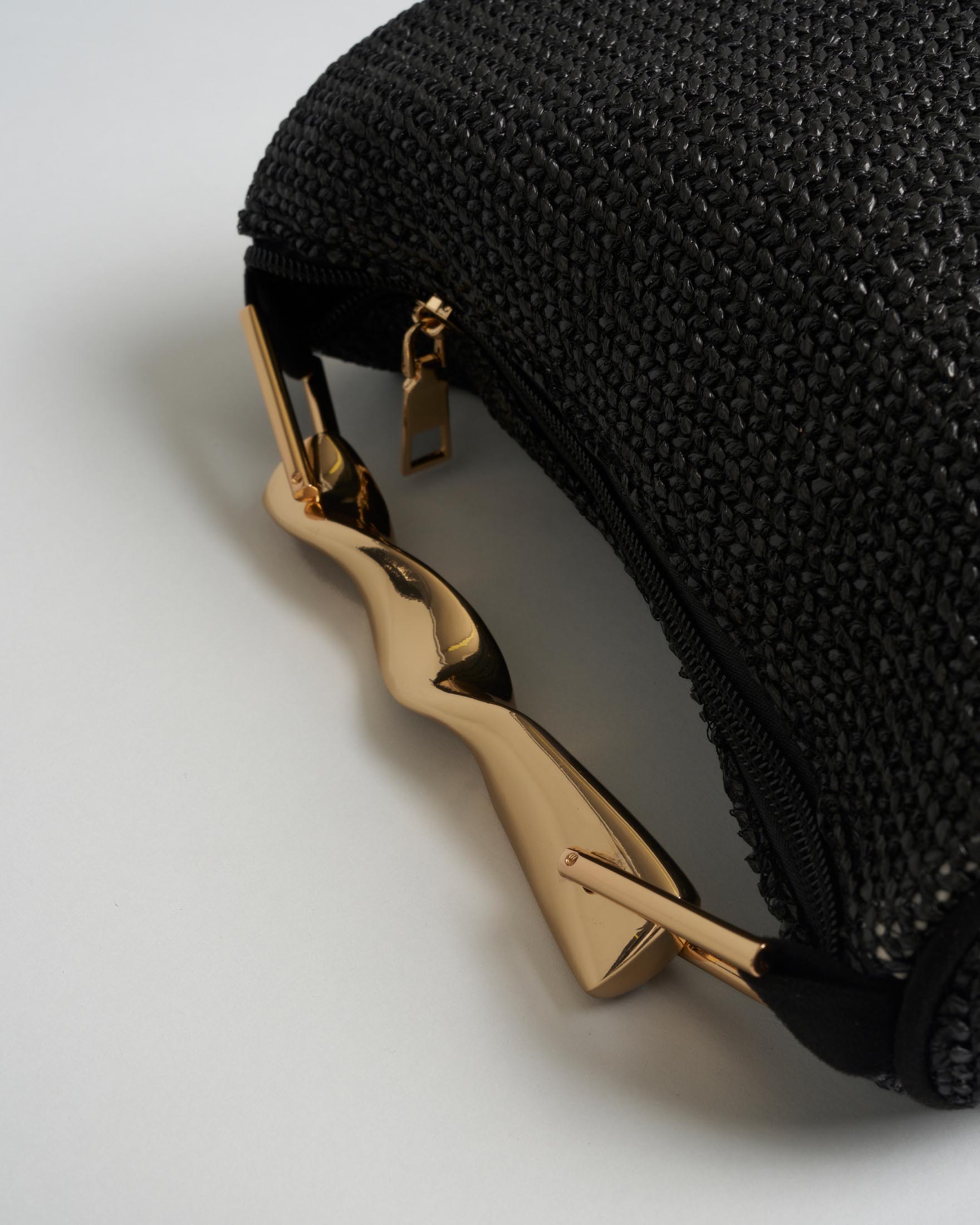 Borsa a mano bauletto Anna Cecere nera intrecciata con manico gioiello image