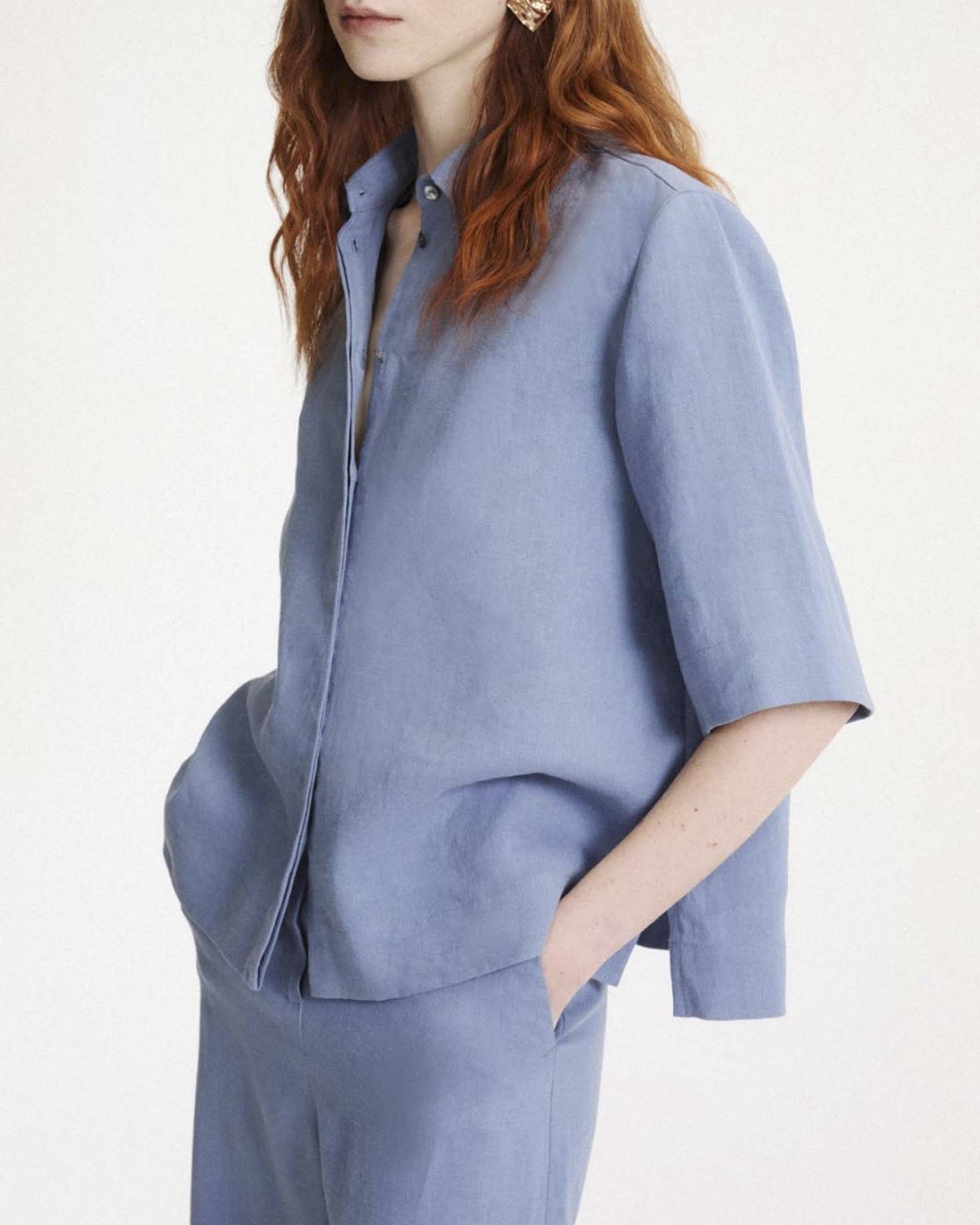Camicia Marella azzurra in puro lino lavato con contropiego sul retro e mezze maniche