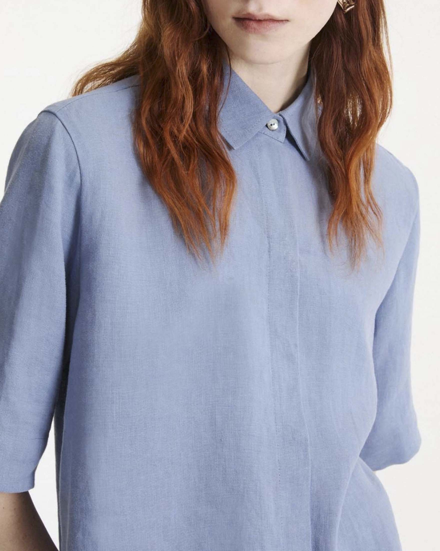 Camicia Marella azzurra in puro lino lavato con contropiego sul retro e mezze maniche