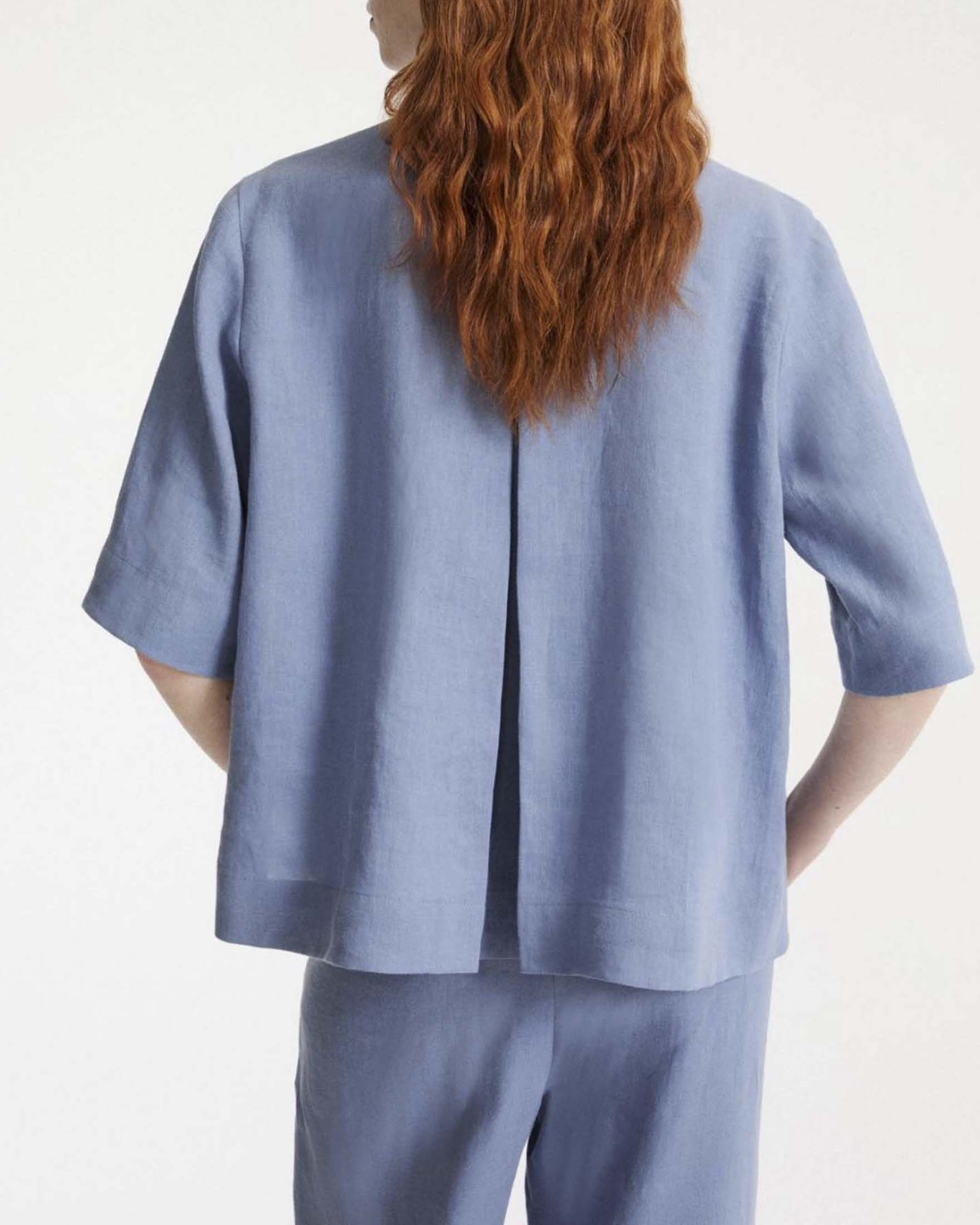 Camicia Marella azzurra in puro lino lavato con contropiego sul retro e mezze maniche