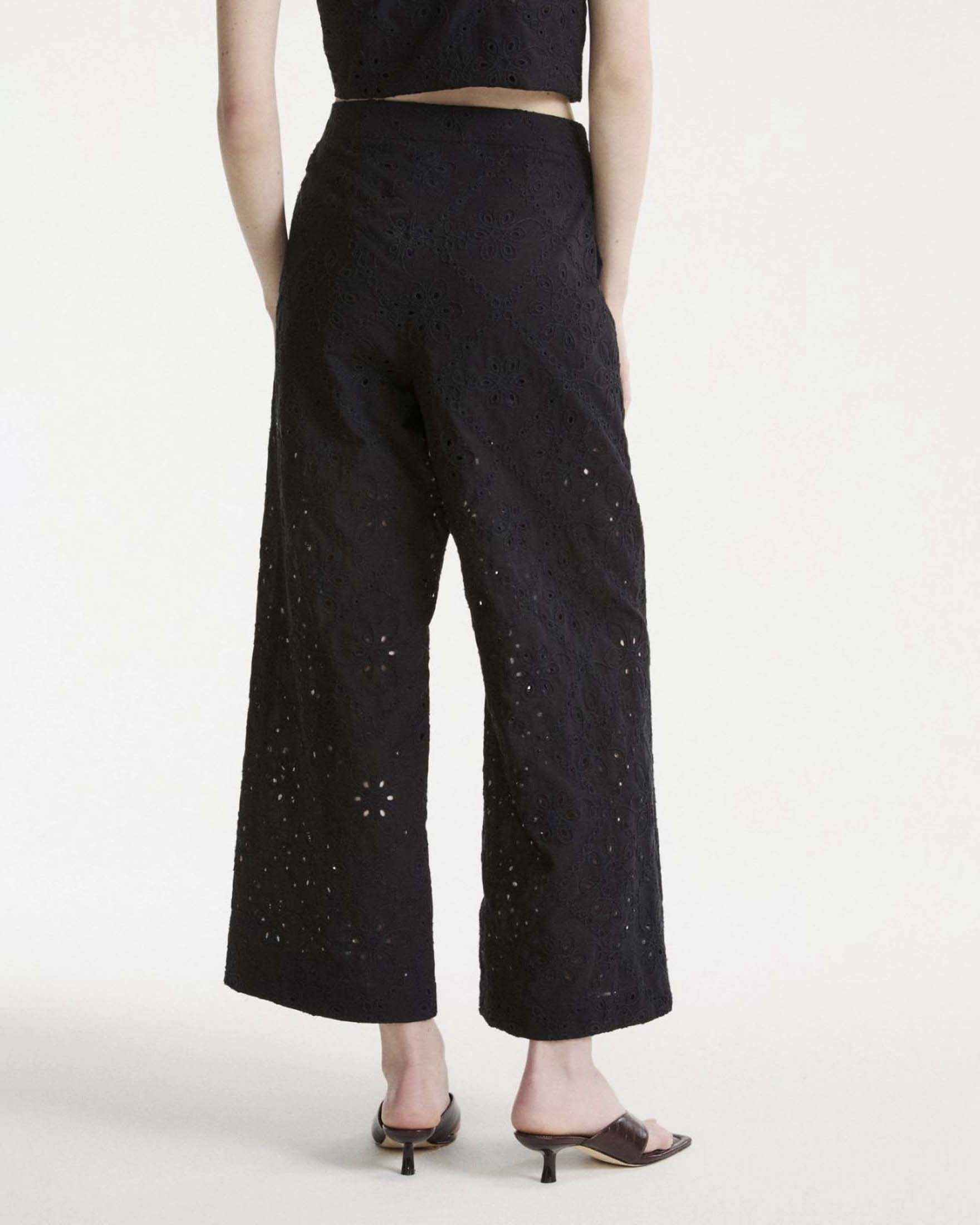 Pantaloni culotte Marella nero in mussola di cotone con ricamo sangallo