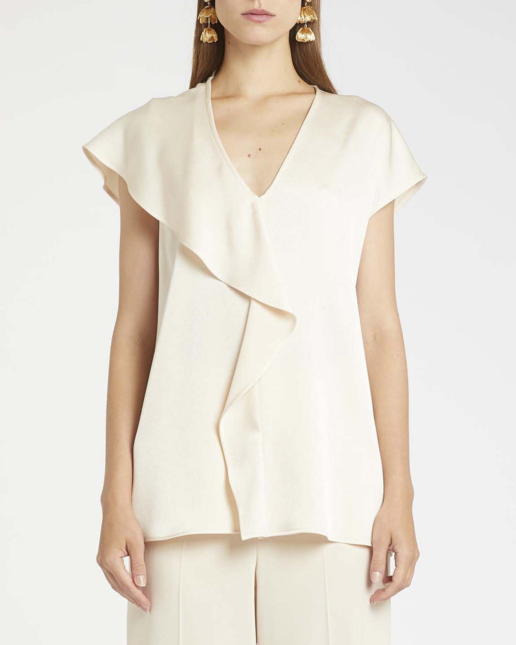Blusa Marella color cipria in satin con scollo a V e volant