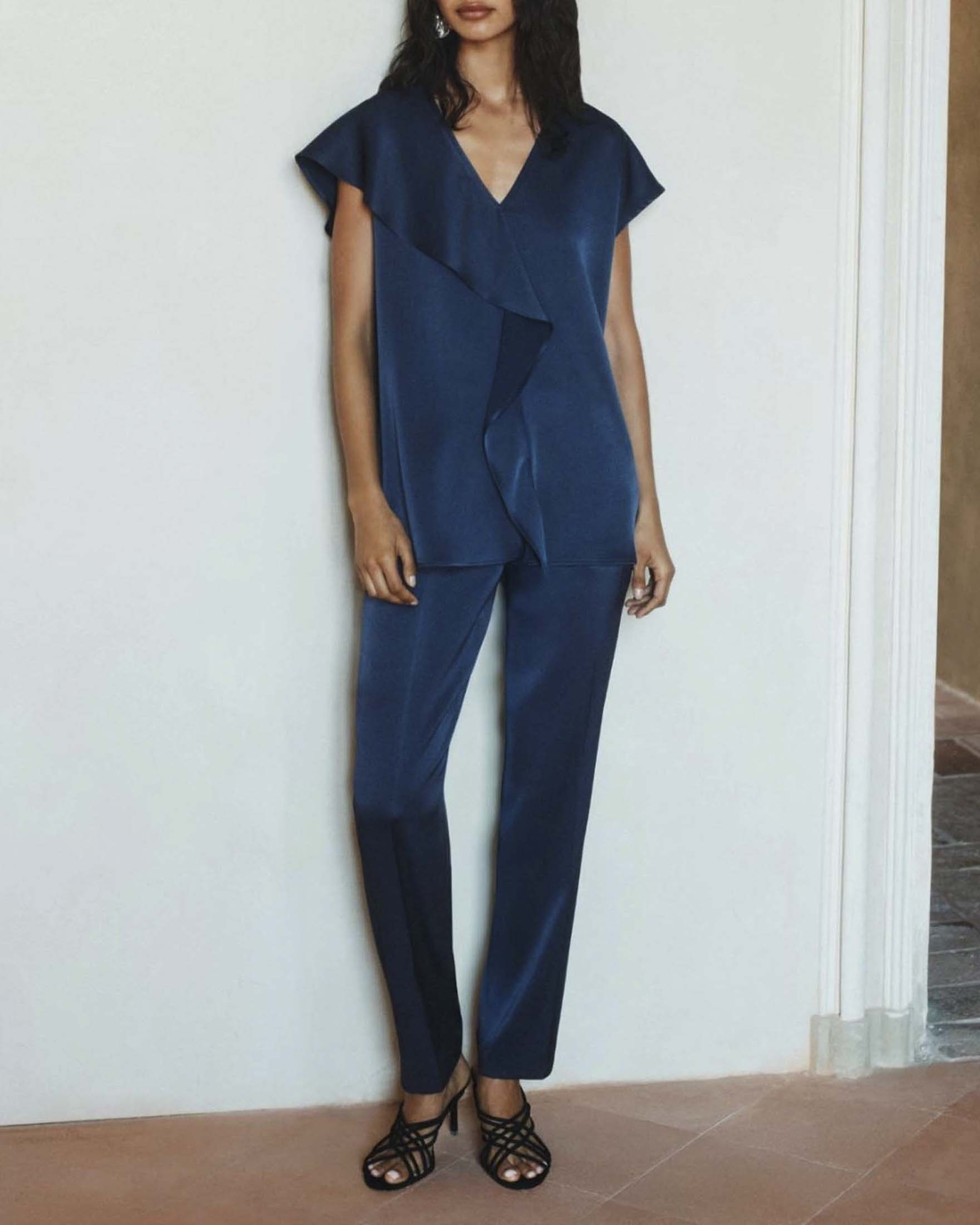 Blusa Marella blu in satin con scollo a V e volant