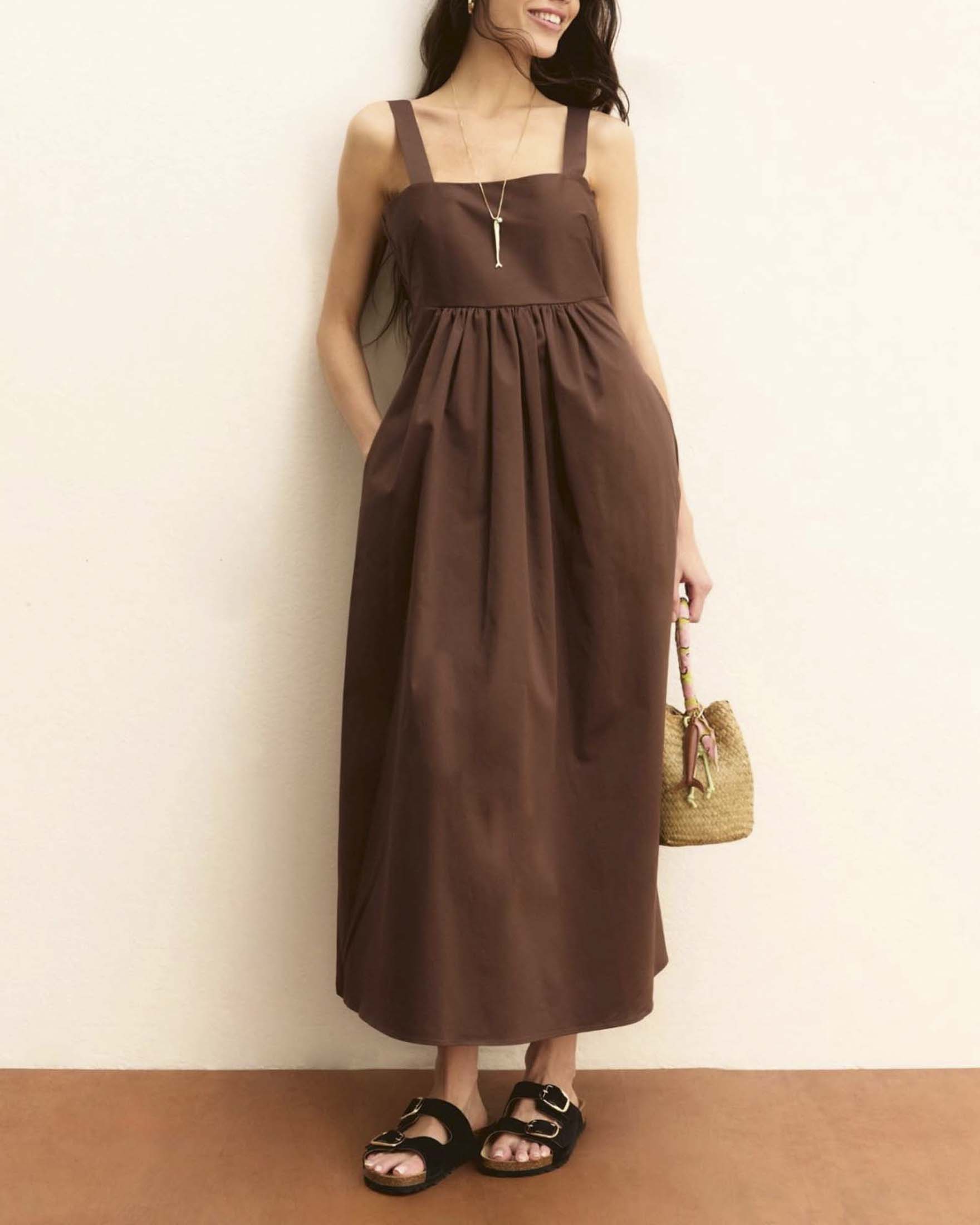 Emme Marella — Abito lungo Emme Marella marrone in raso di cotone stretch con scollo quadrato e fiocco sul retro