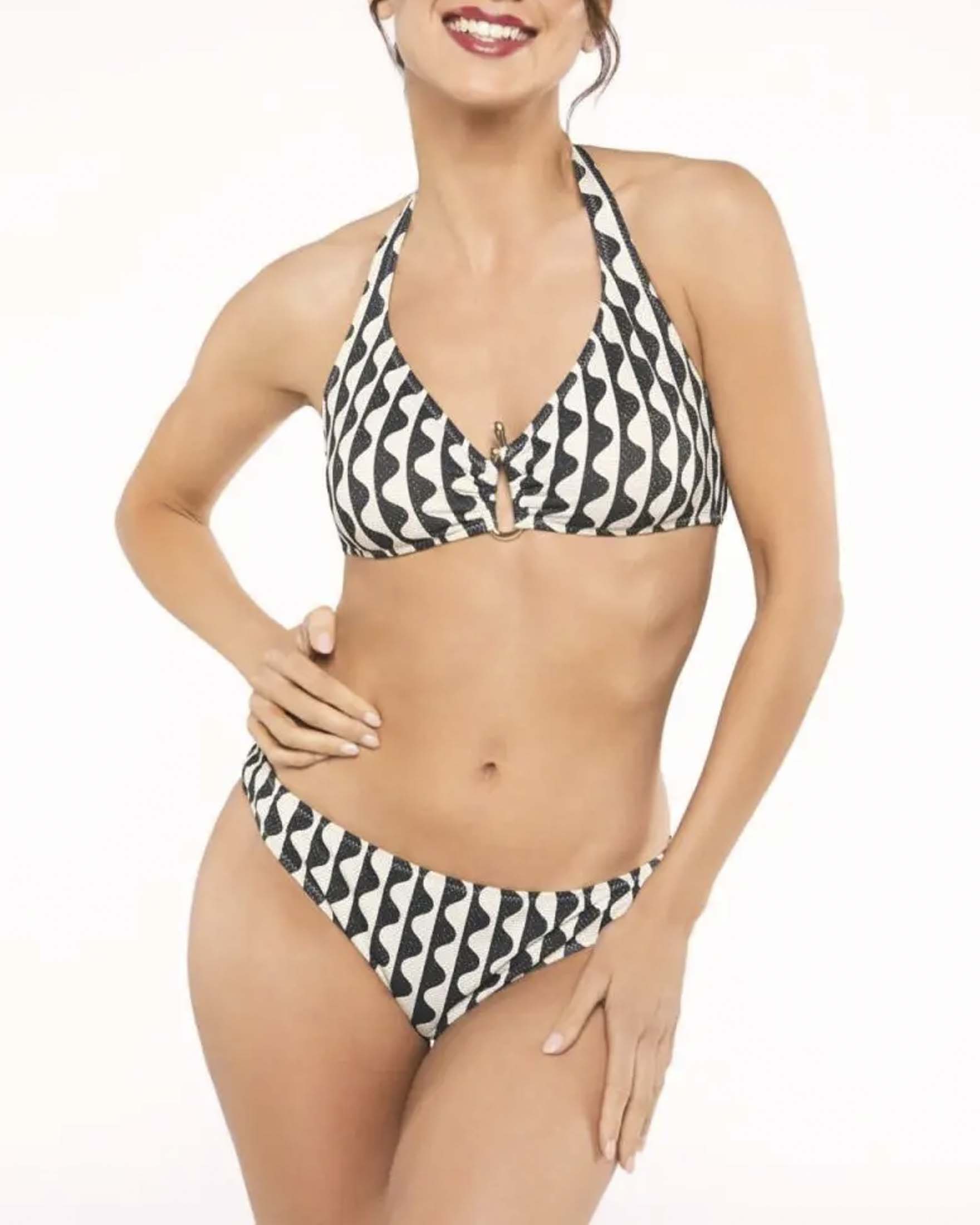Bikini due pezzi bianco e nero con disegno grafico e fibbia metallica