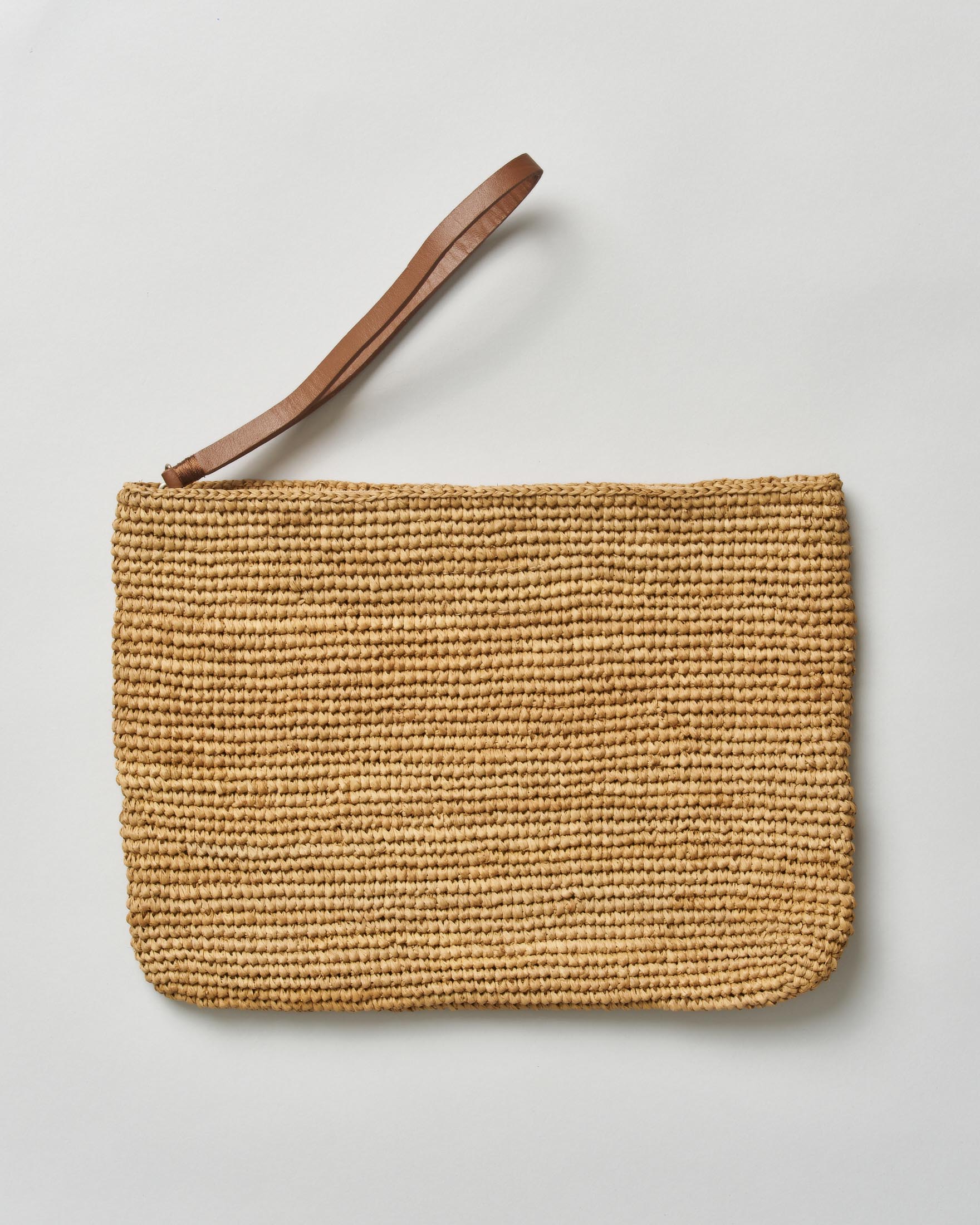 Pochette Sovani in rafia dal colore naturale con laccetto laterale in pelle