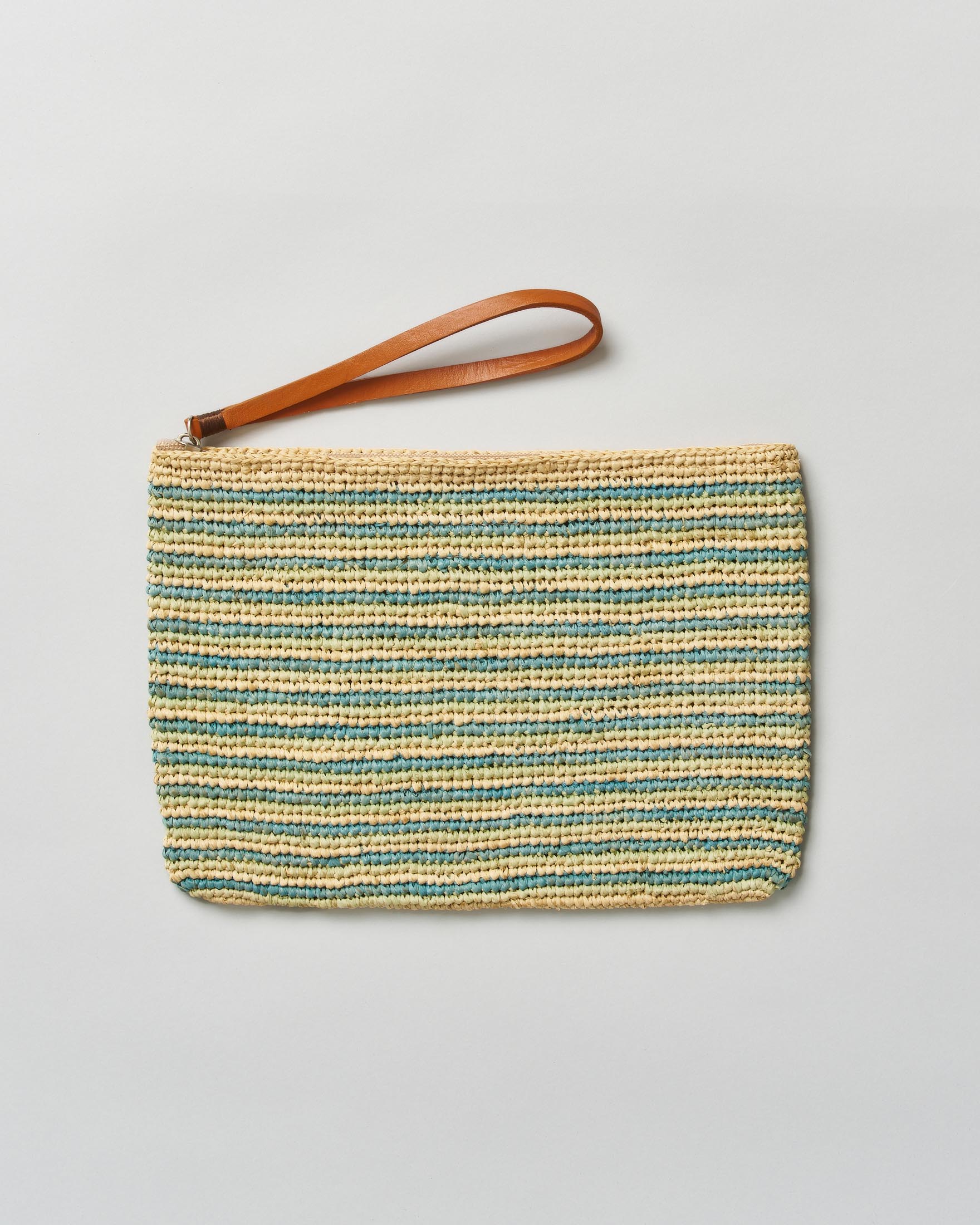 Pochette Sovani in rafia a righe color acqua e naturali con laccetto laterale in pelle