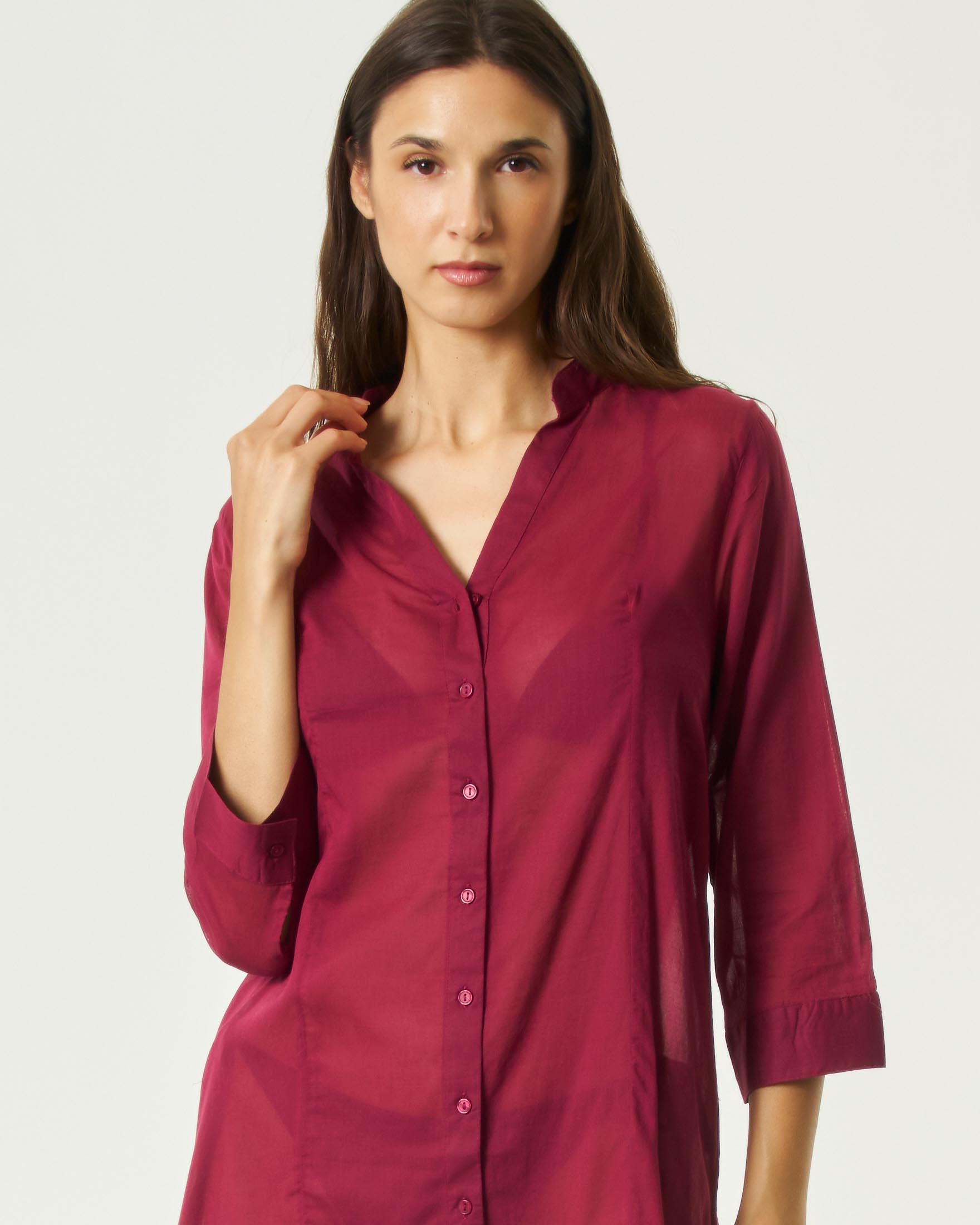 Abito corto chemisier copricostume Red Point bordeaux in voile semitrasparente con collo alla coreana image
