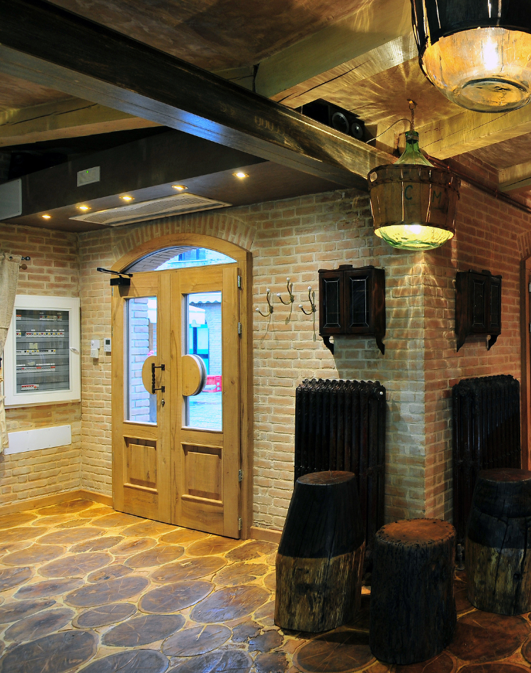 sala da pranzo ristorante in legno antico