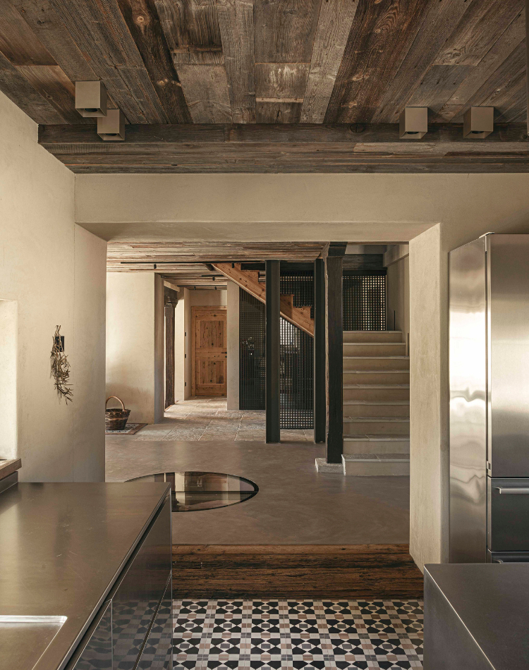 Complete renovation of an old farmhouse with reclaimed fir and larch wood 
