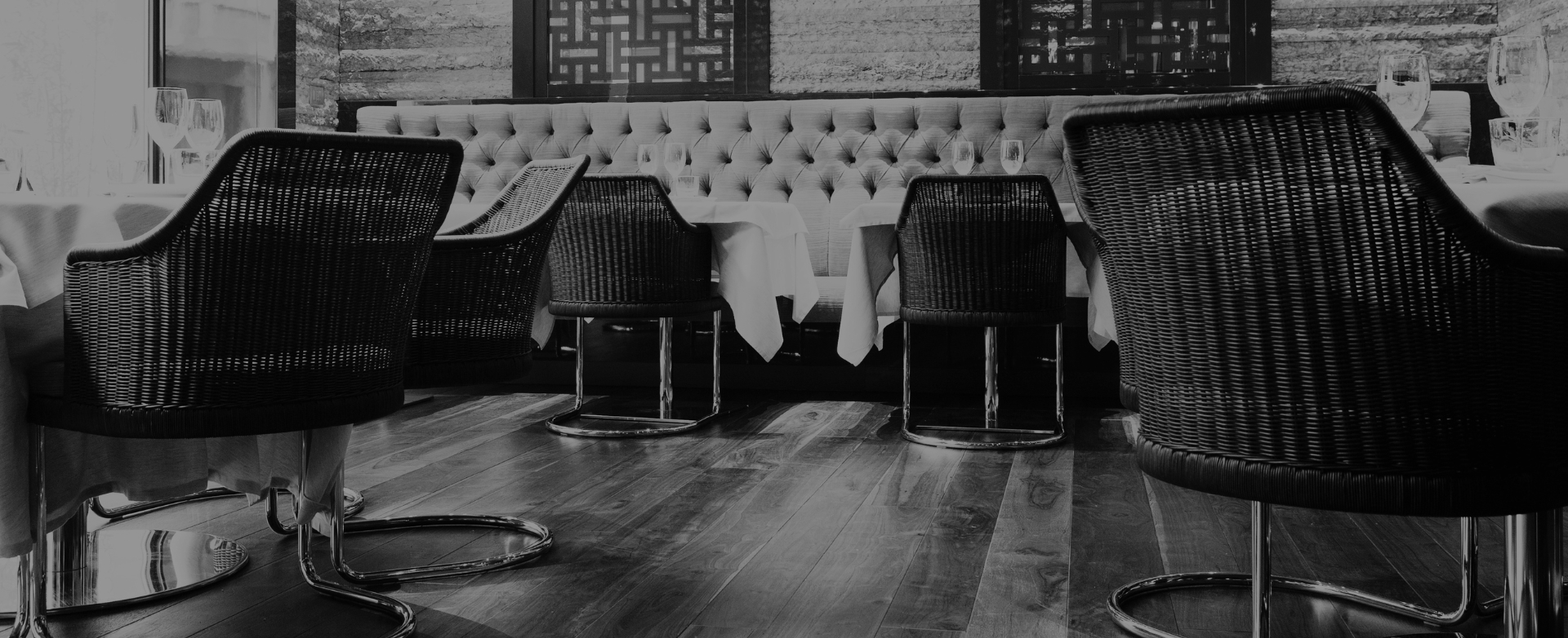 pavimenti in legno di acacia nel ristorante bon wei di milano relizzati da Mfdesign 