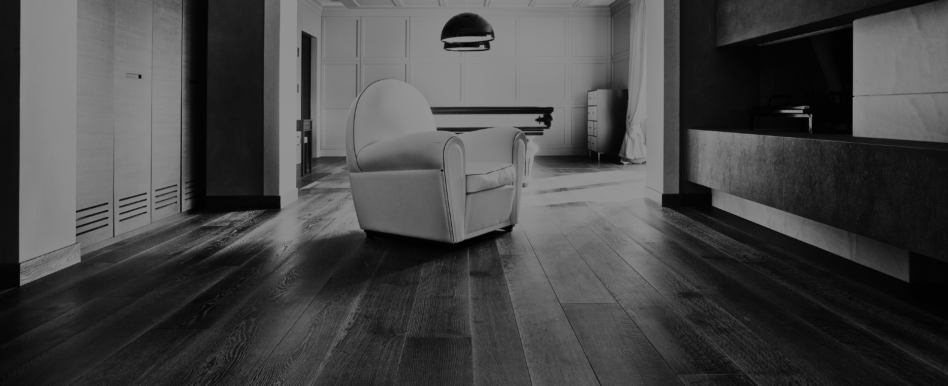 villa con pavimenti in legno di quercia e rovere 