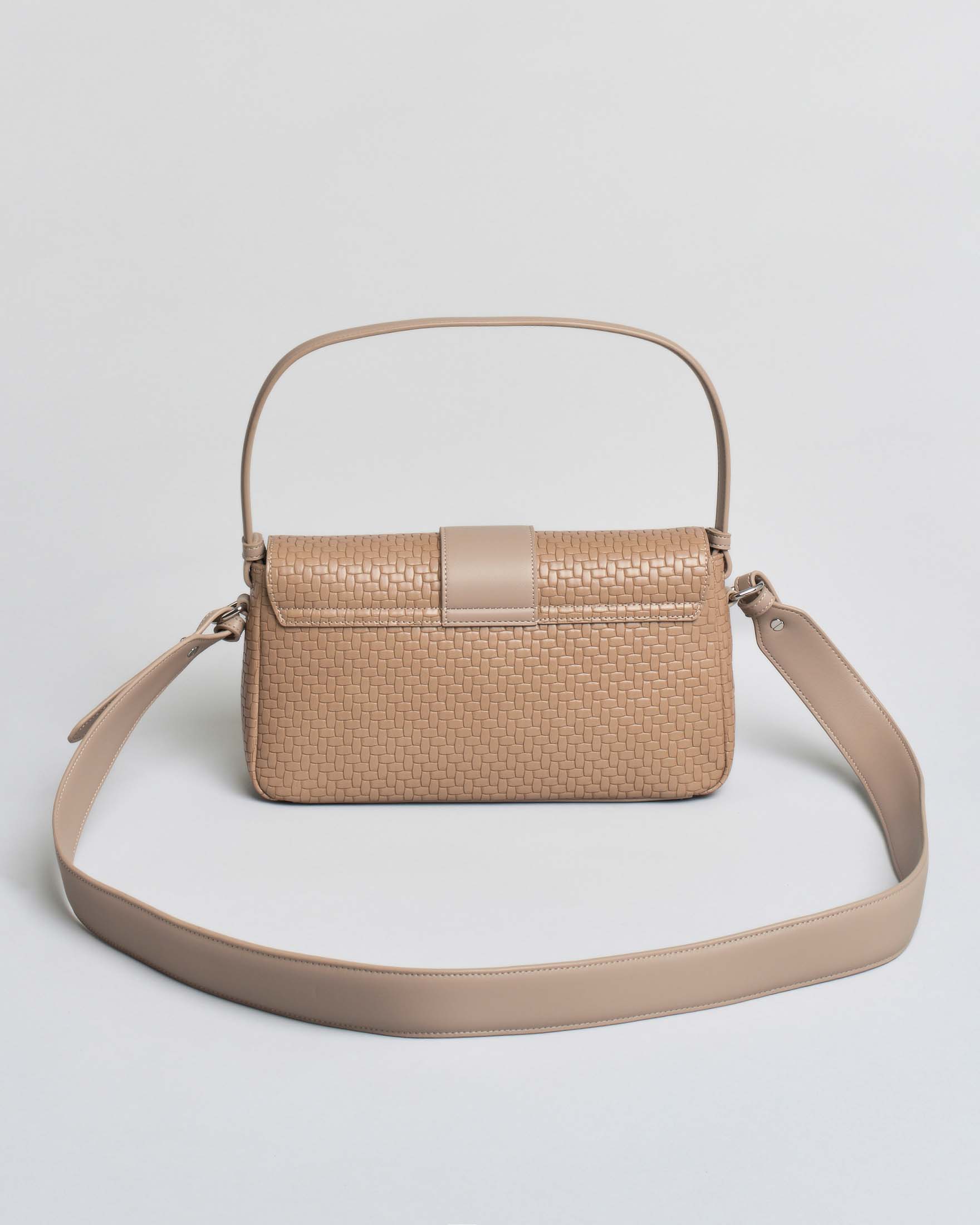 Borsa baguette Armani Exchange beige in similpelle effetto intrecciato con fibbia logo