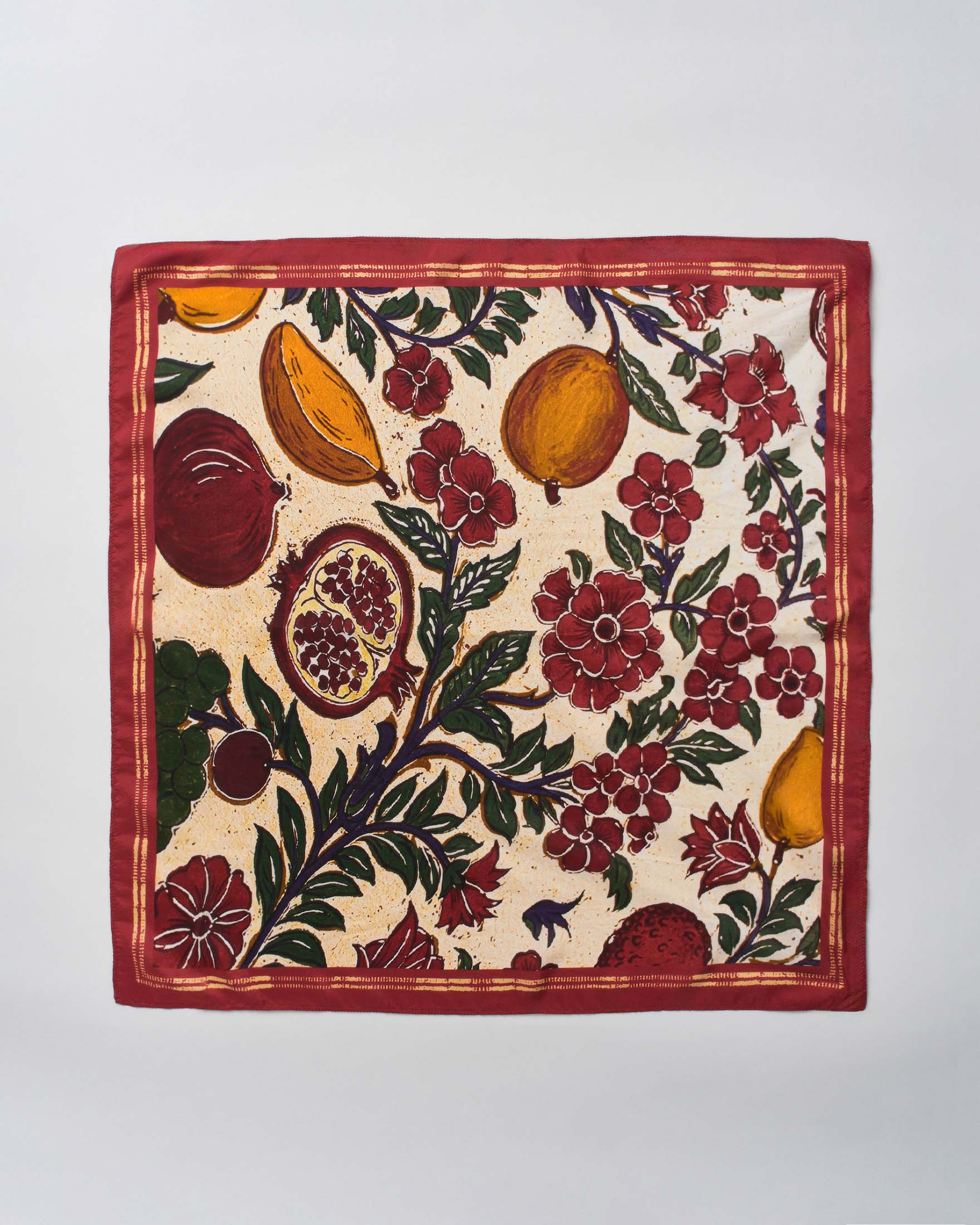Foulard Pandori Waraich beige in pura seta con stampa rossa melograno e fiori