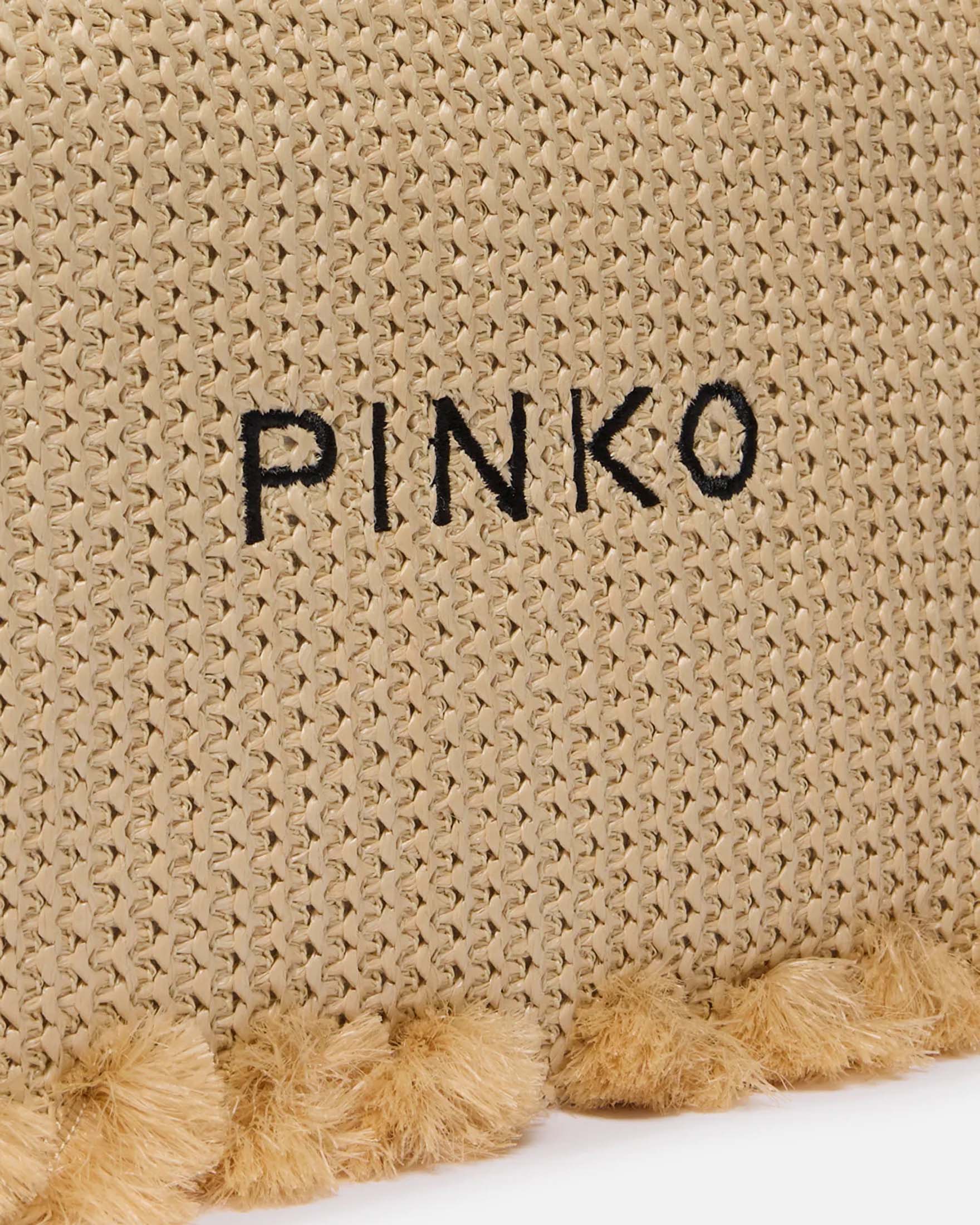 Busta piccola Pinko in rafia intrecciata con logo a contrasto ricamato e nappine image