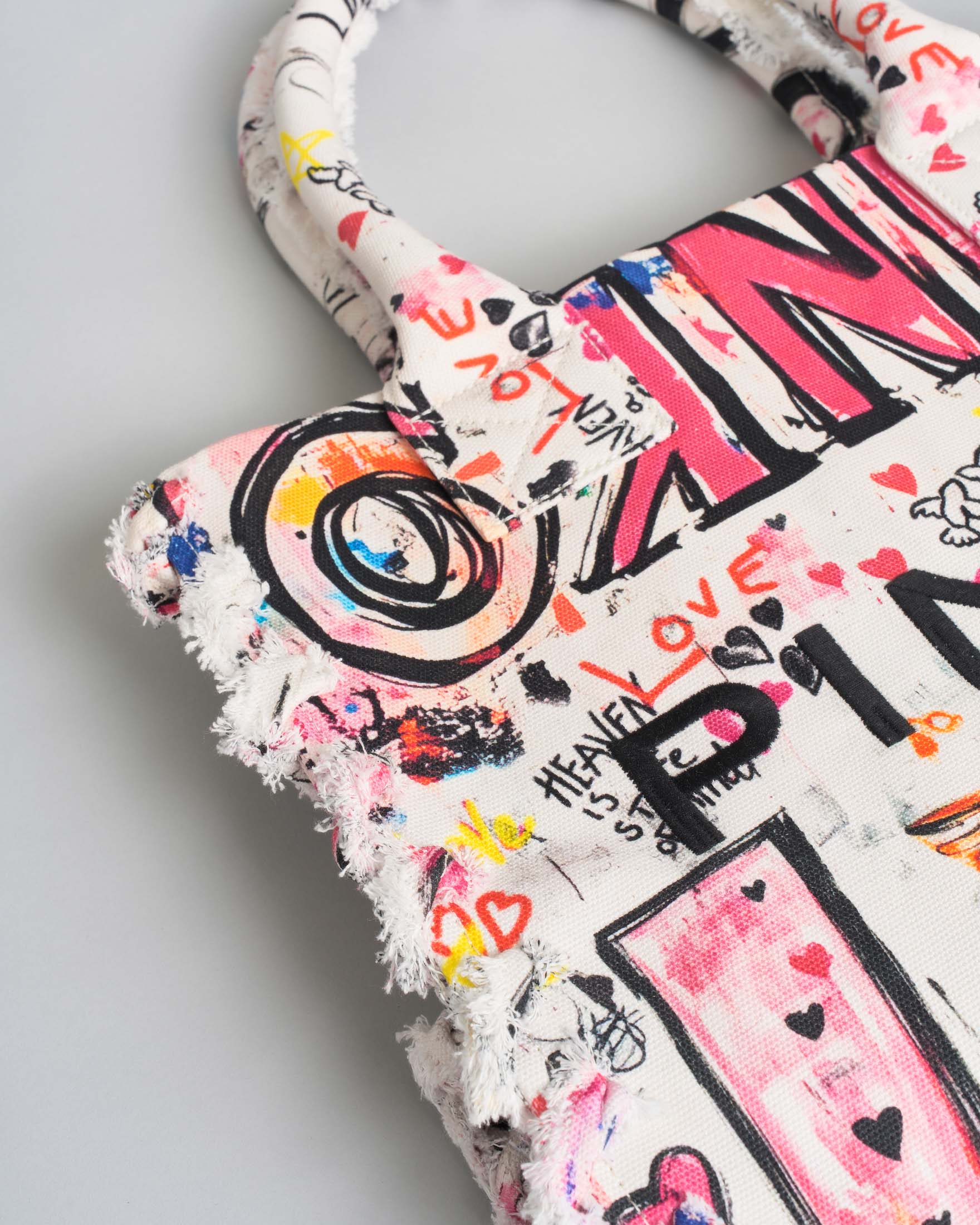 Borsa tote Pinko in canvas bianca con fantasia graffiti all over multicolor e logo ricamato image