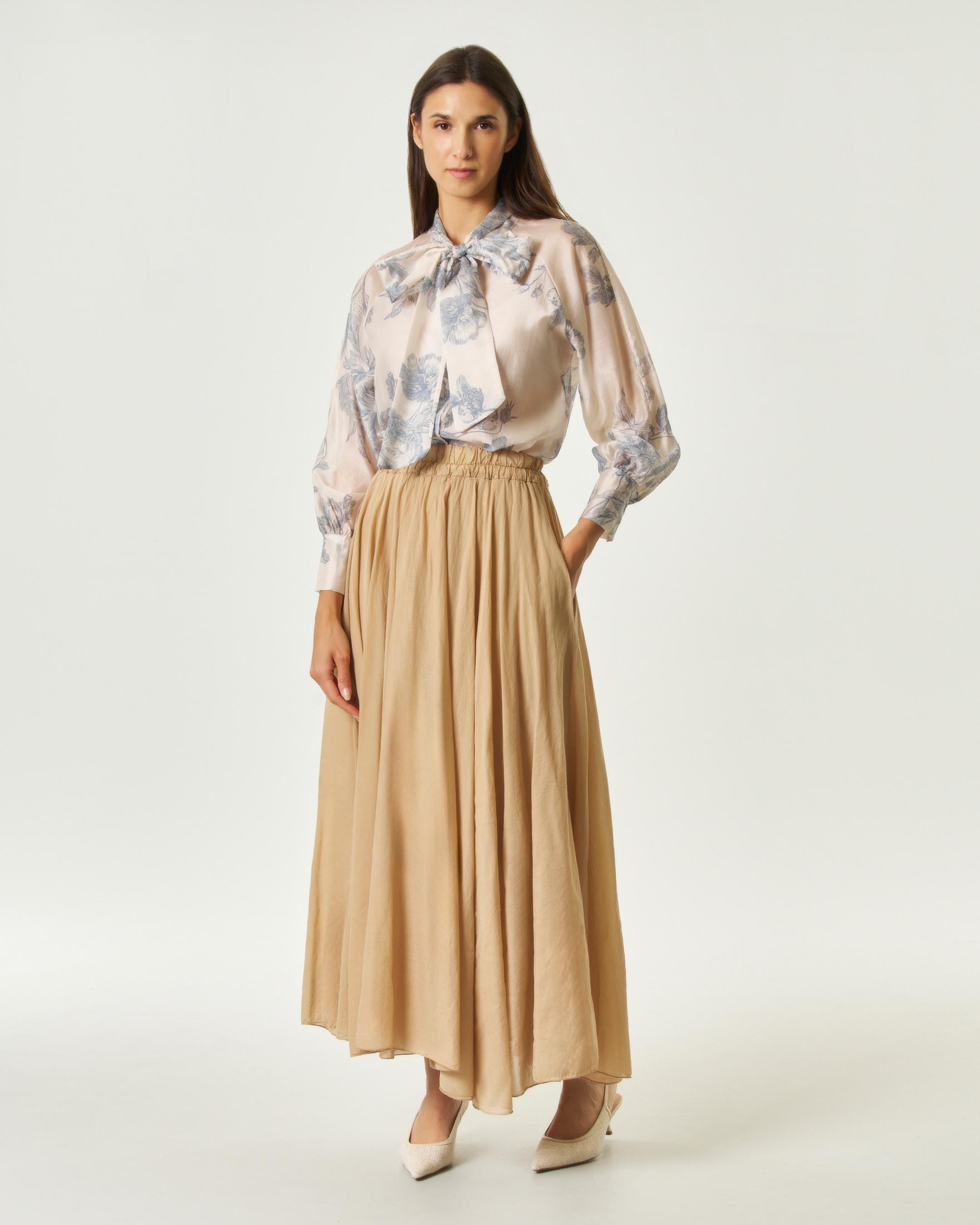 Blusa Hlo! avorio in tencel a stampa toile de jouy azzurra con fusciacca e maniche raglan image