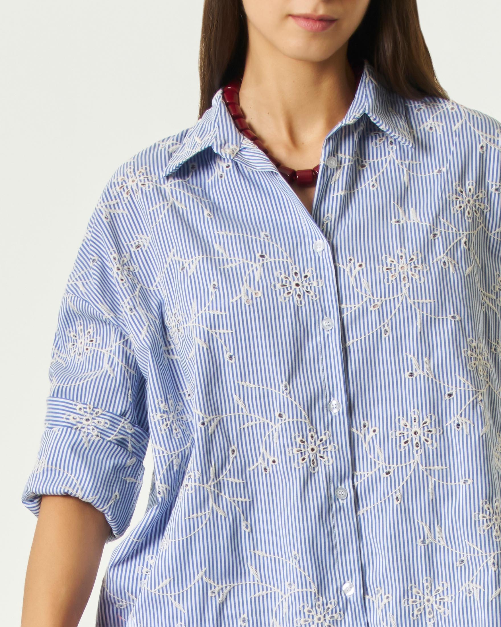 Camicia Hlo! in puro cotone a righe bianche e azzurre con ricamo sangallo all over image
