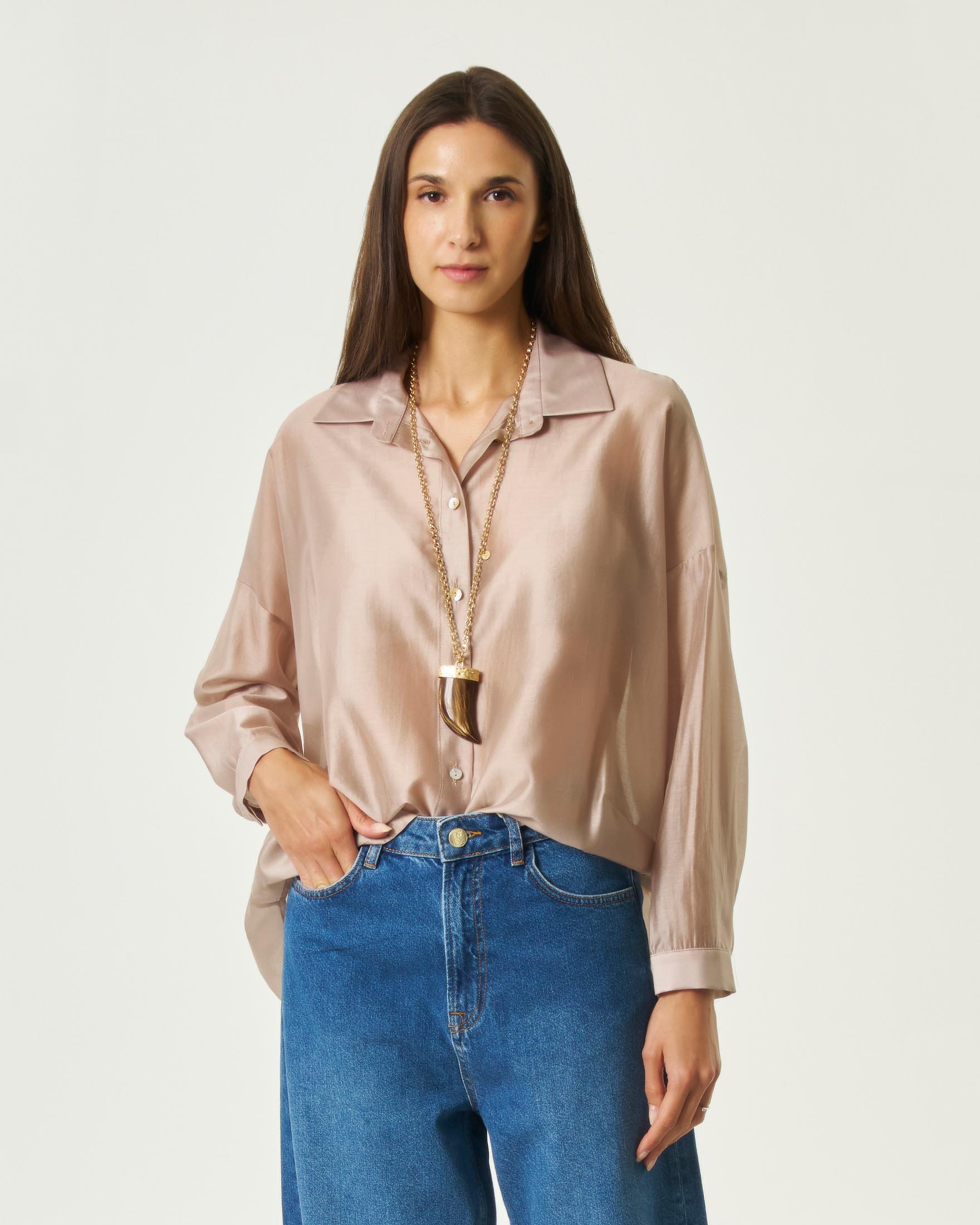 Camicia over color sabbia Hlo! in mussola di misto lyocell con spalla scesa
