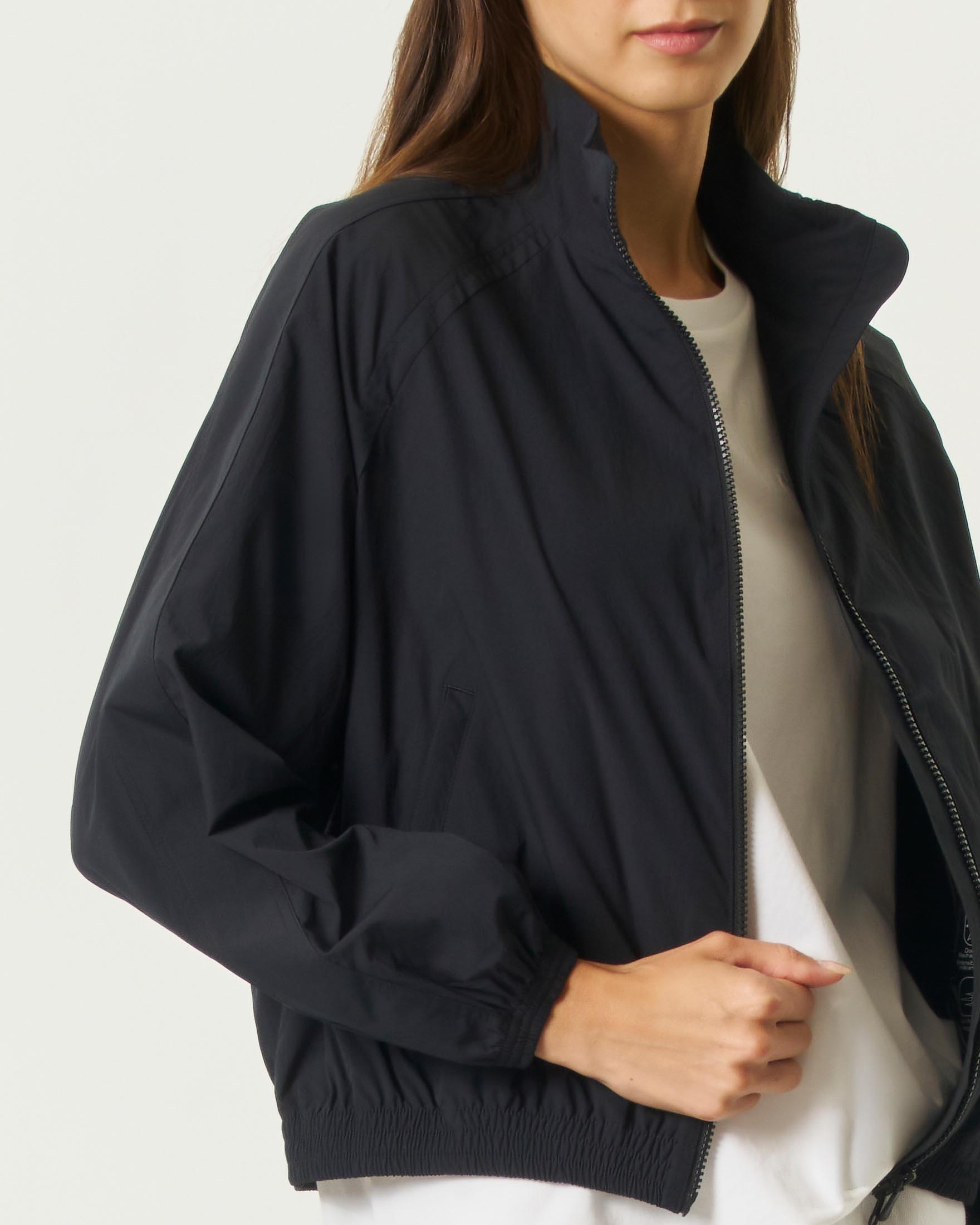 Bomber sportivo ultraleggero Save The Duck nero con tasche con zip e chiusura con doppio cursore image