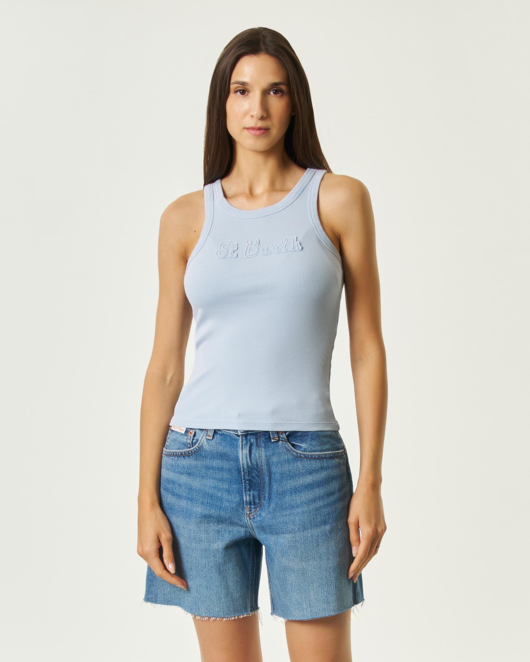 MC2 Saint Barth — Canotta Ada MC2 Saint Barth azzurra in cotone stretch a costine con patch logo
