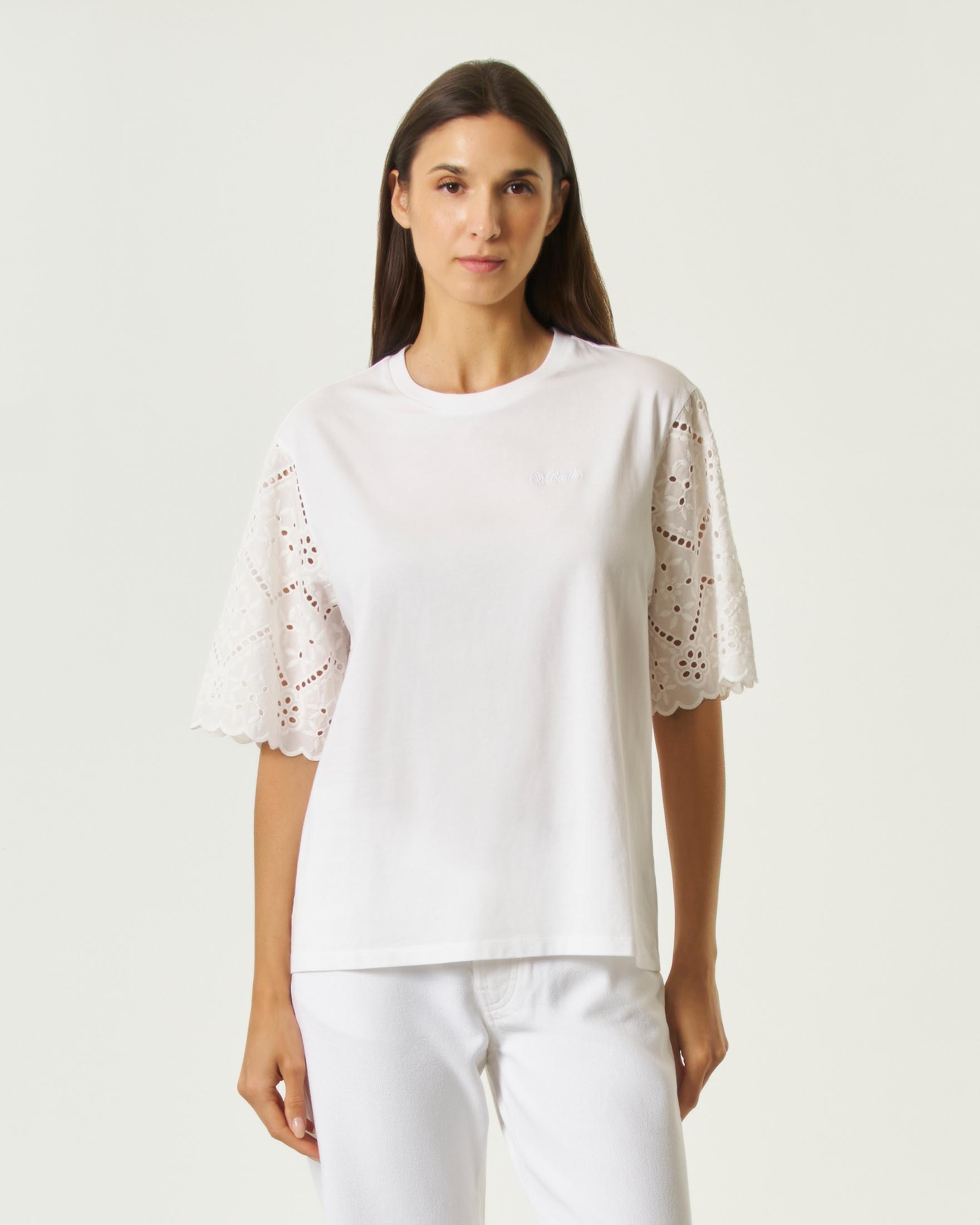 T-shirt girocollo MC2 Saint Barth bianca in puro cotone con ricami sangallo sulle maniche