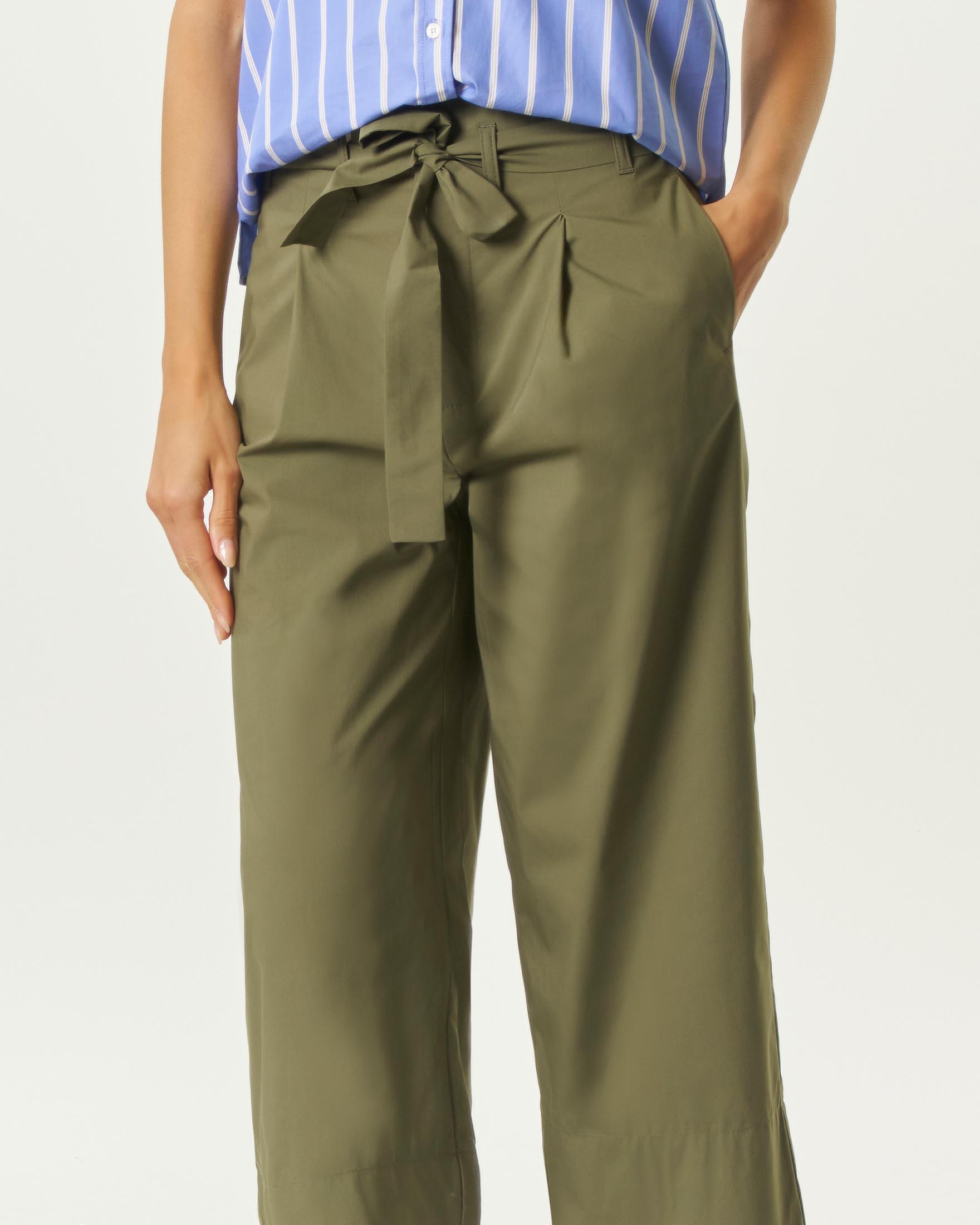 Pantaloni crop Emme Marella militare in popeline di cotone stretch con cintura in vita image