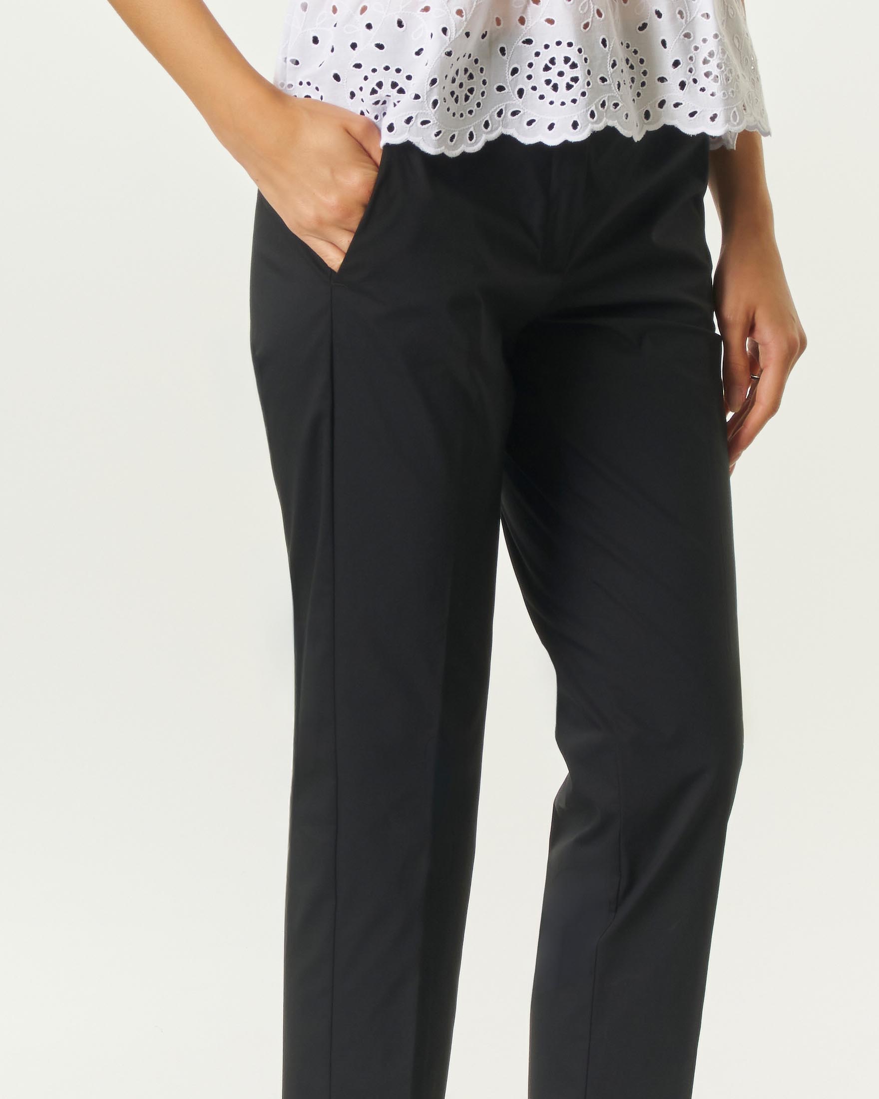 Pantaloni dritti Emme Marella neri in popeline stretch con piega stirata image