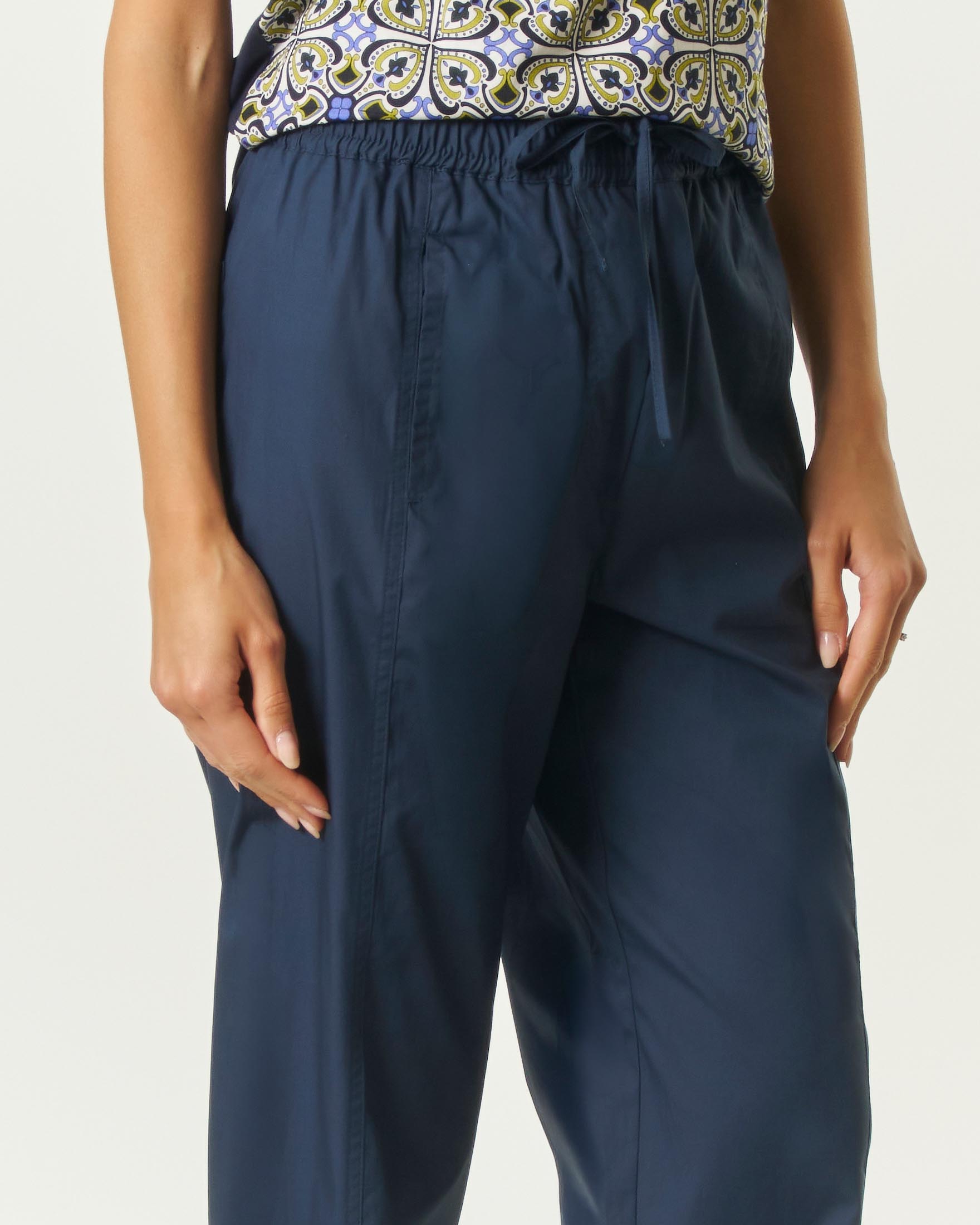 Pantaloni cargo Emme Marella blu in cotone con coulisse in vita e tasche a toppa sul retro image