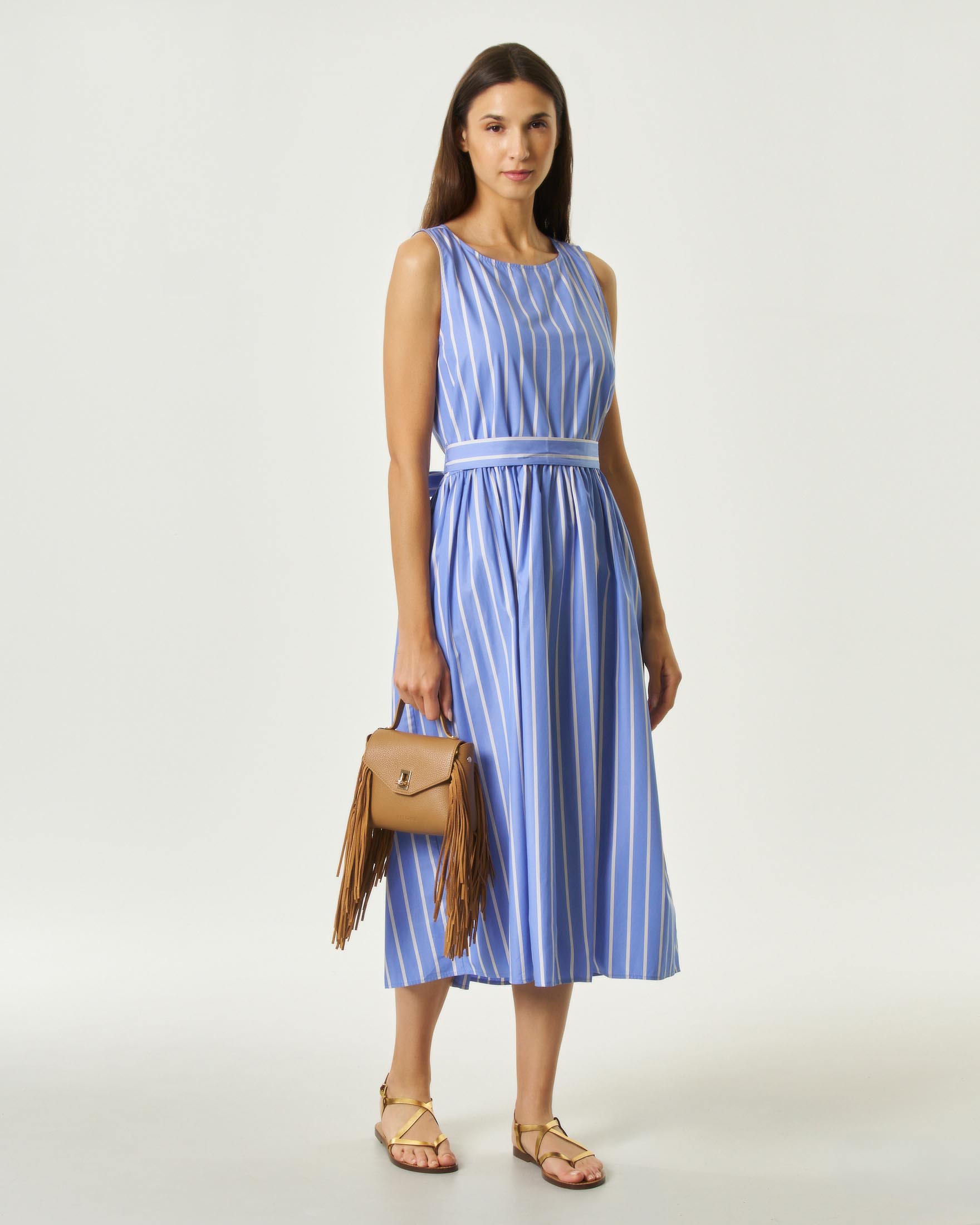 Abito midi smanicato Emme Marella azzurro e beige in popeline con cintura e gonna ampia