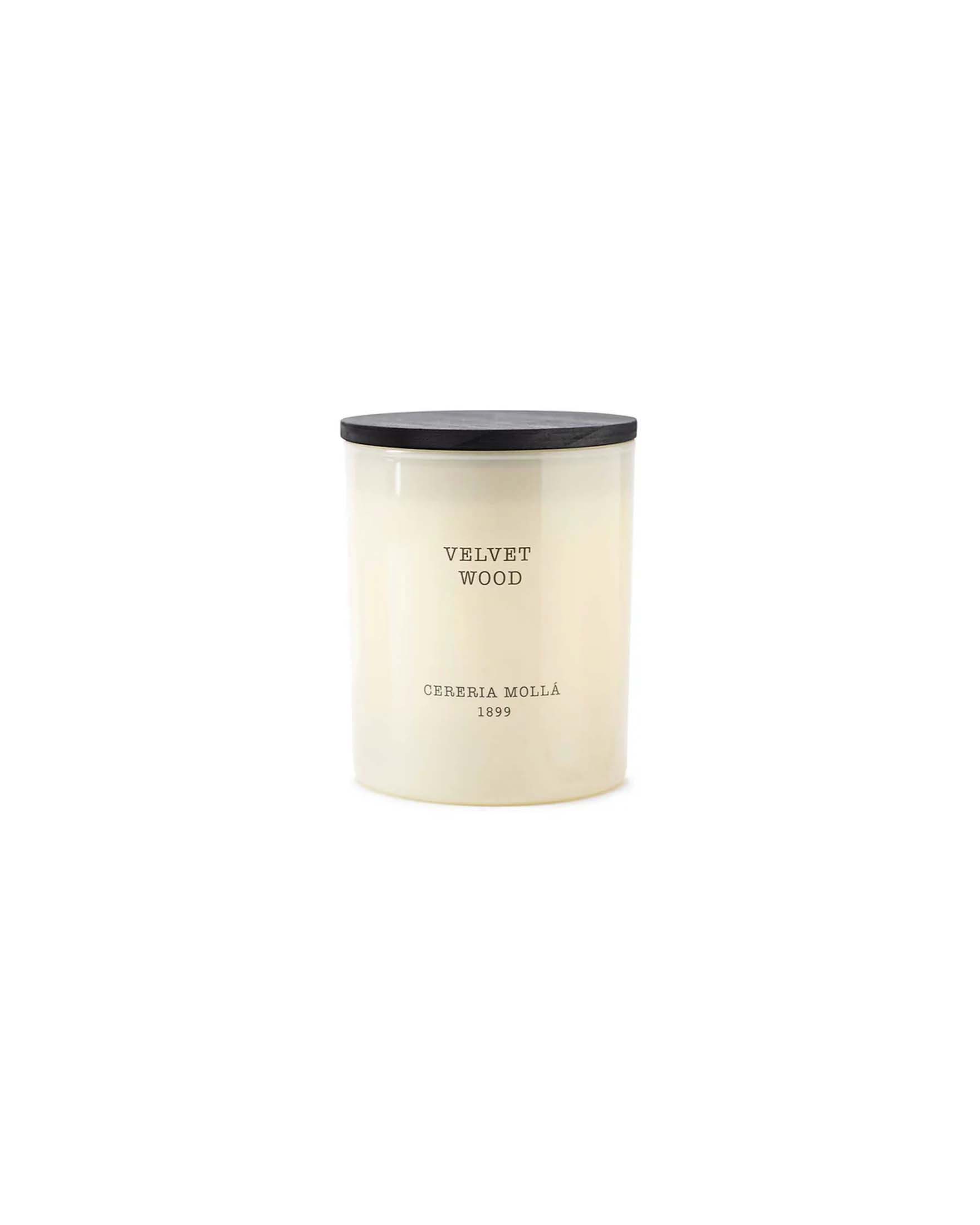 Candela aromatica Velvet Wood 230g