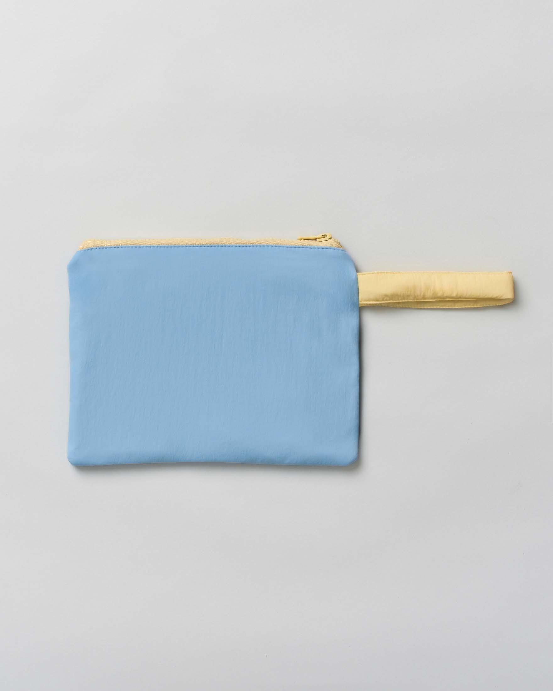 Pochette MC2 Saint Barth Pareasy azzurra in tessuto impermeabile image