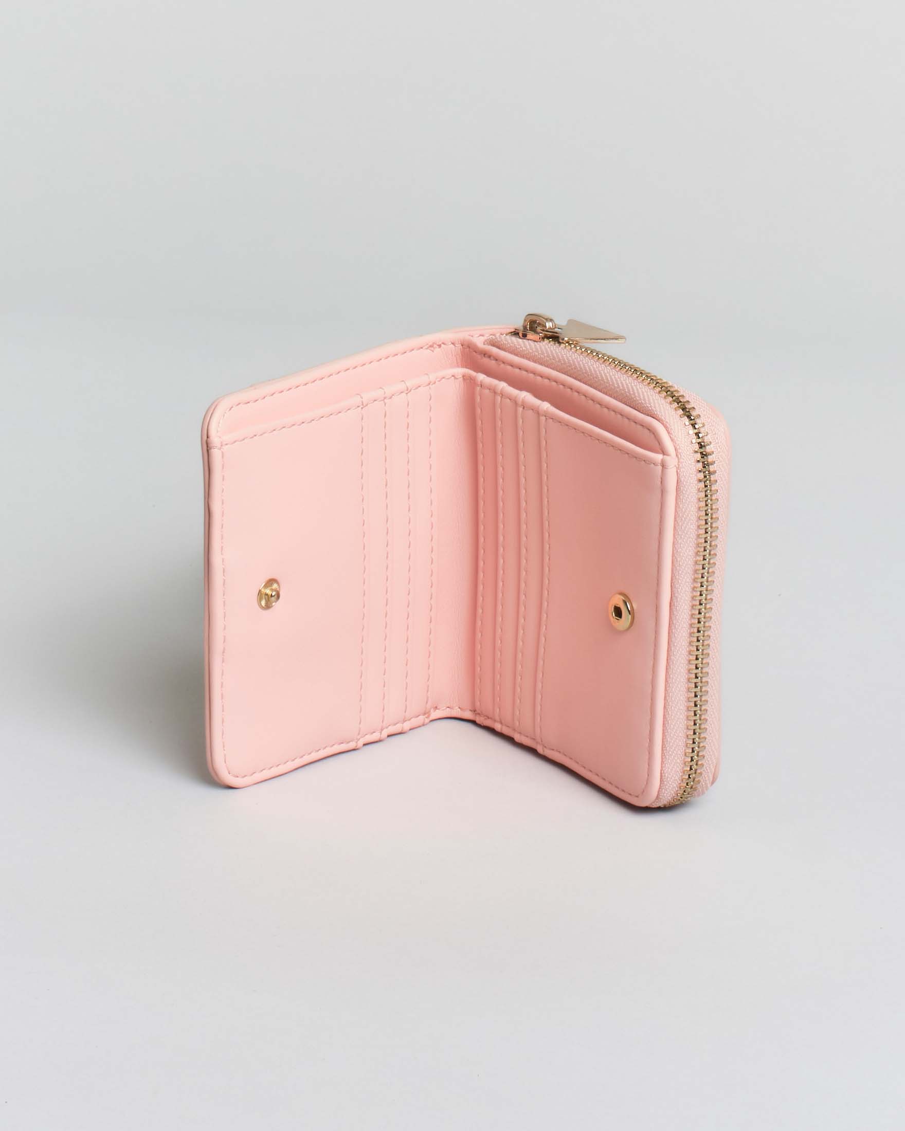 Portafoglio rosa Guess in ecopelle logato con portacarte e portamonete image
