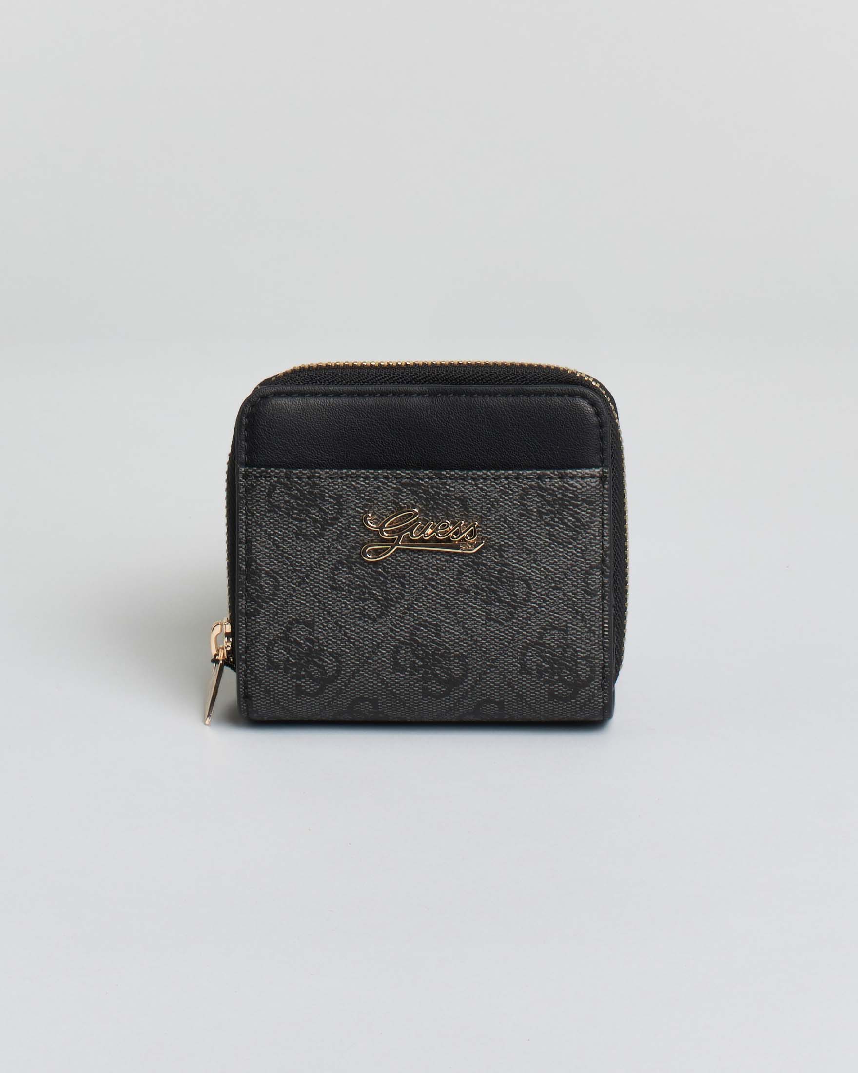 Portafoglio nero Guess in ecopelle logato con portacarte e portamonete
