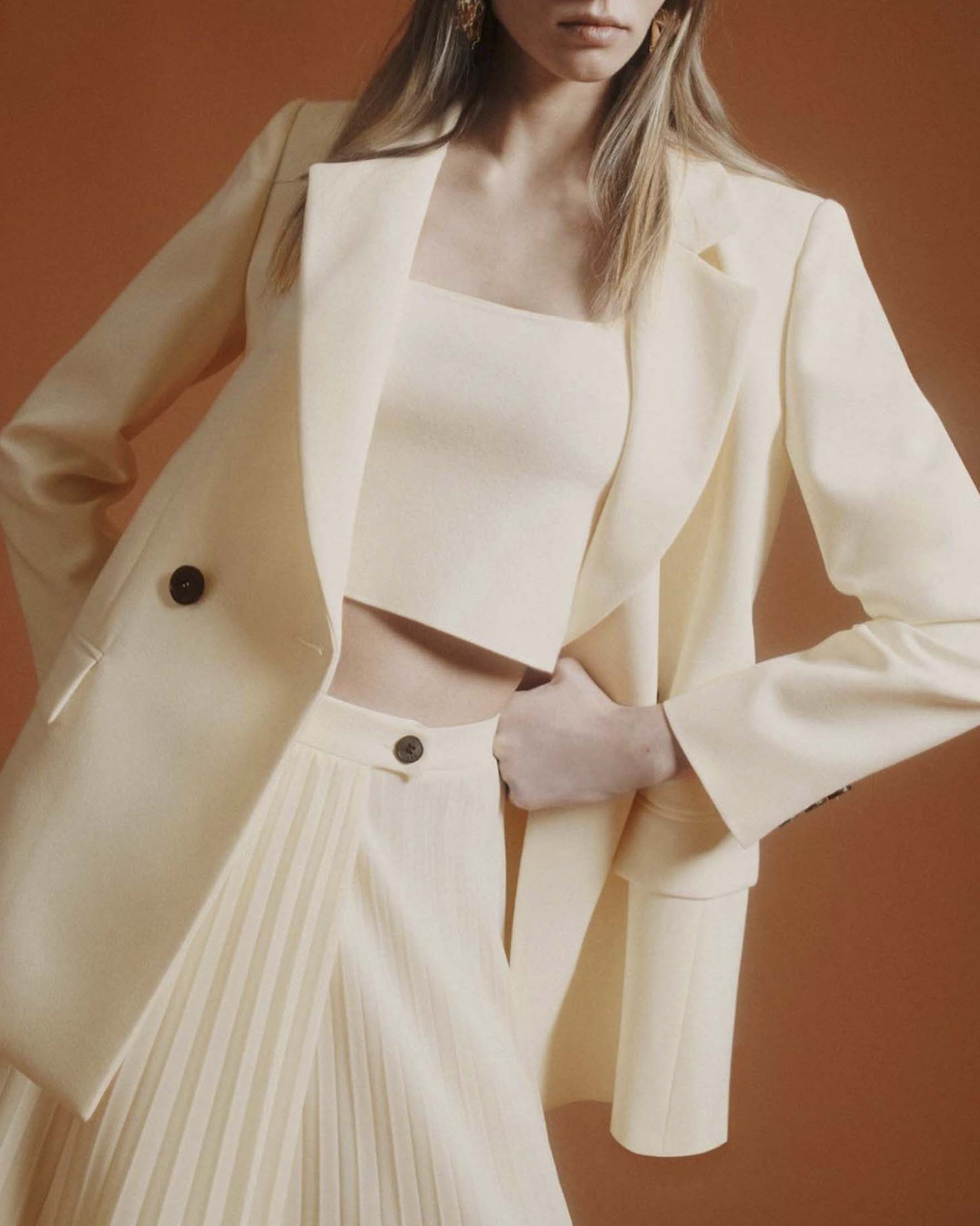 Blazer doppiopetto sfiancato Marella 365 bianco in crêpe envers satin con spacco posteriore image