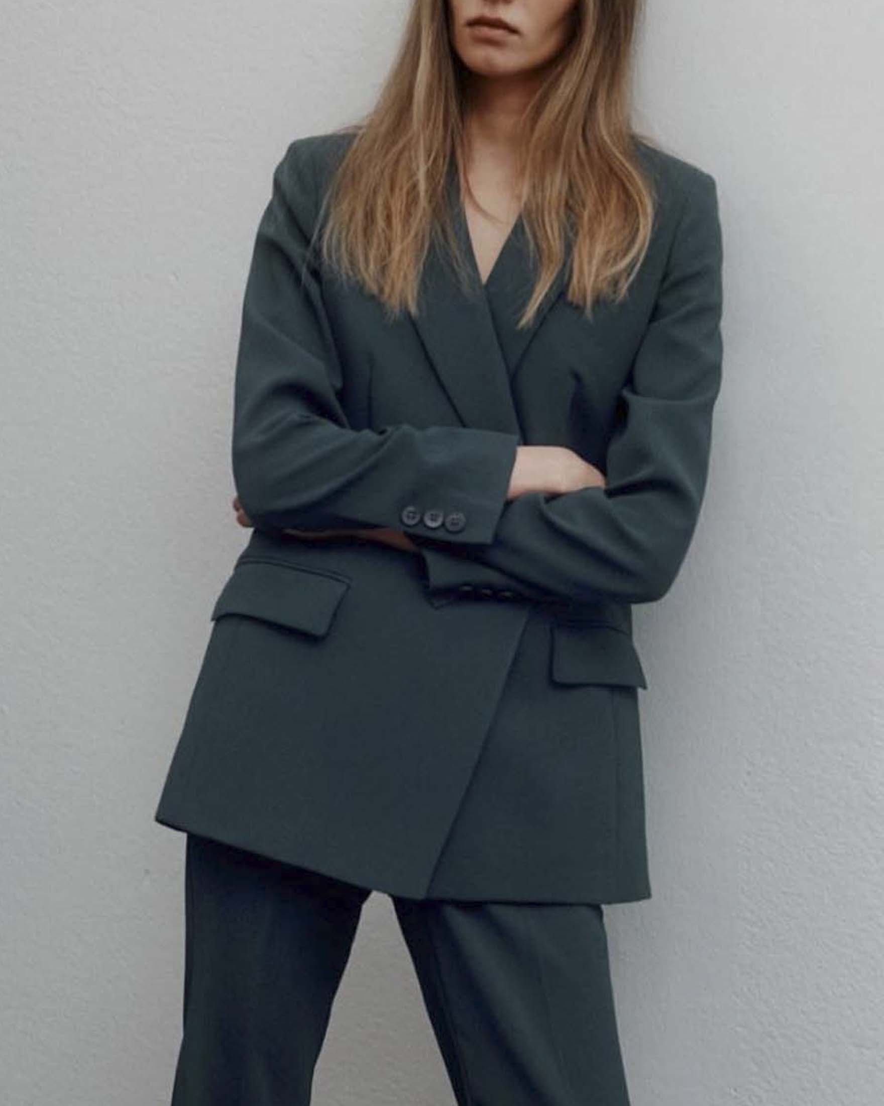Blazer doppiopetto sfiancato Marella 365 ottanio in crêpe envers satin con spacco posteriore image