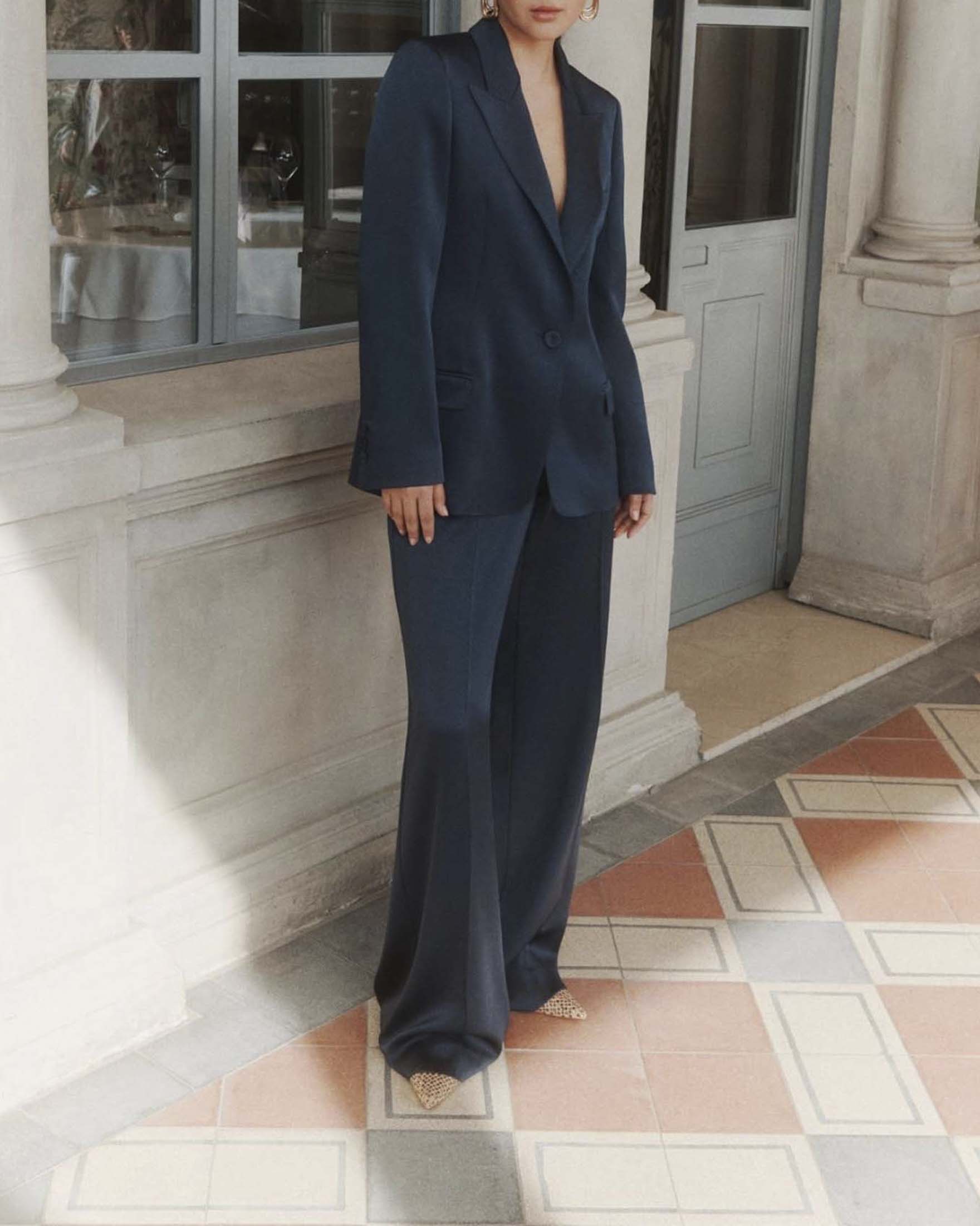 Blazer monopetto Marella blu in satin con rever classico e fianchetti image