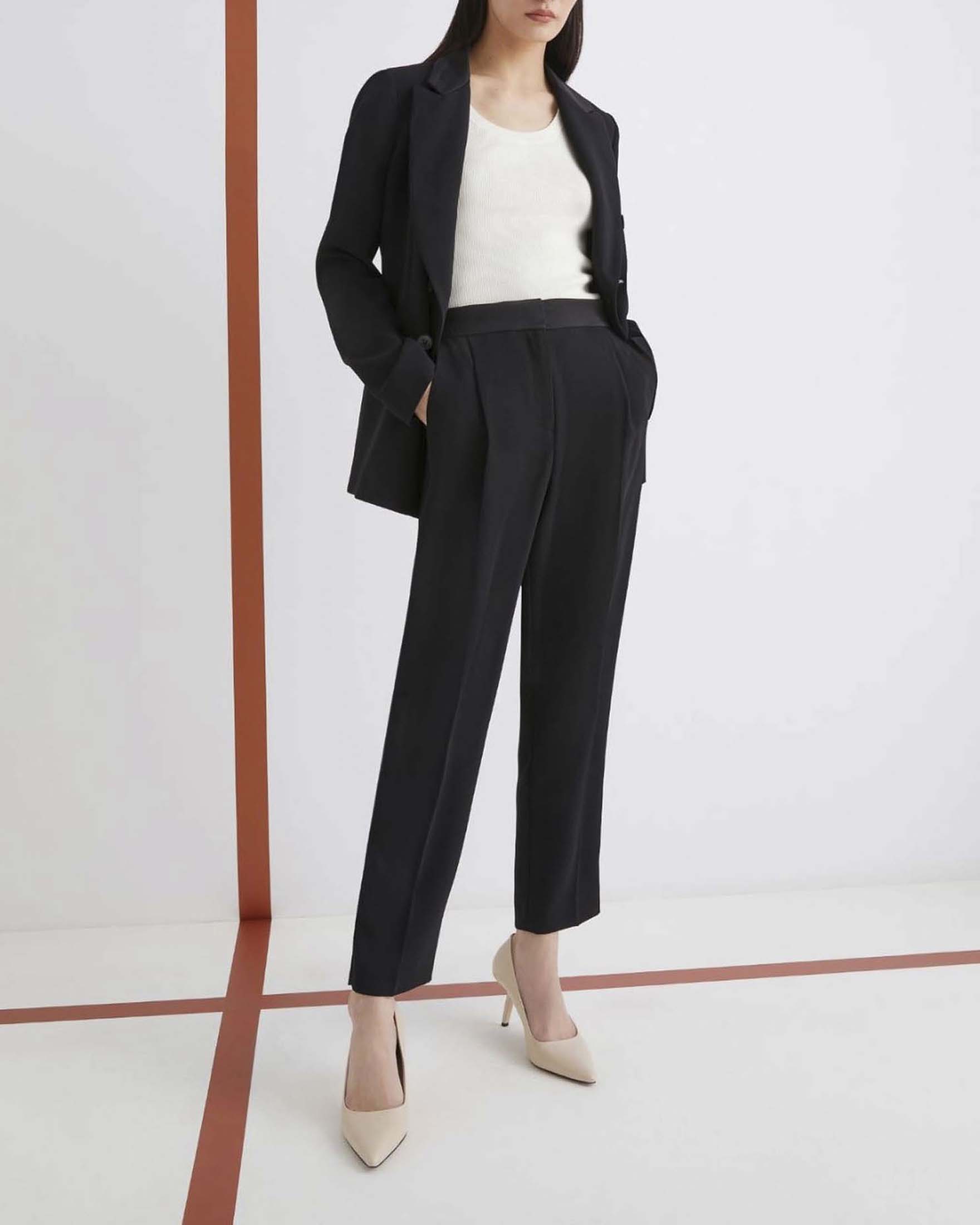 Pantalone Chino Marella 365 nero in crêpe con dettagli satin e chiusura a gancio image