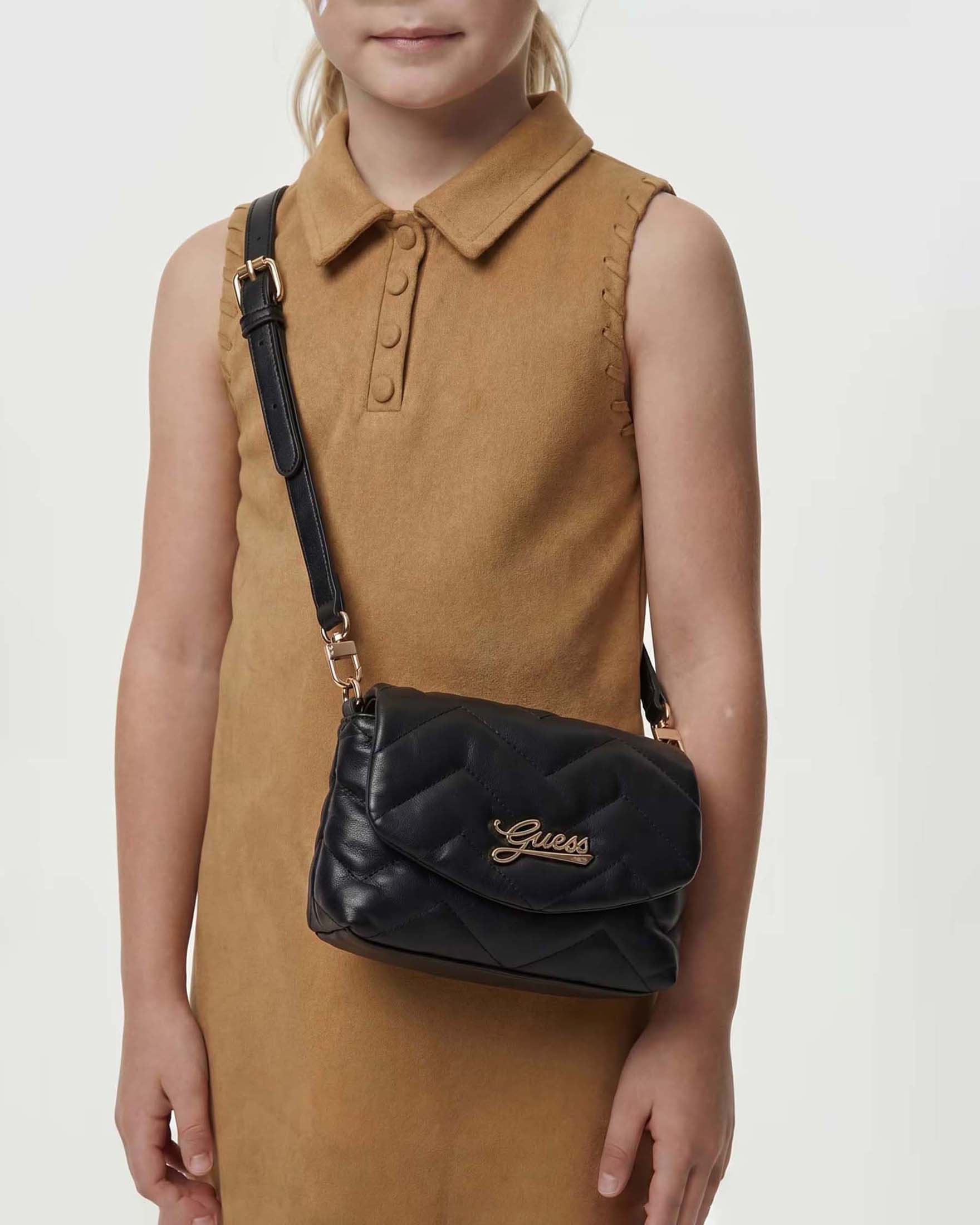 Borsa a tracolla Guess nera in similpelle matelassé con logo dorato