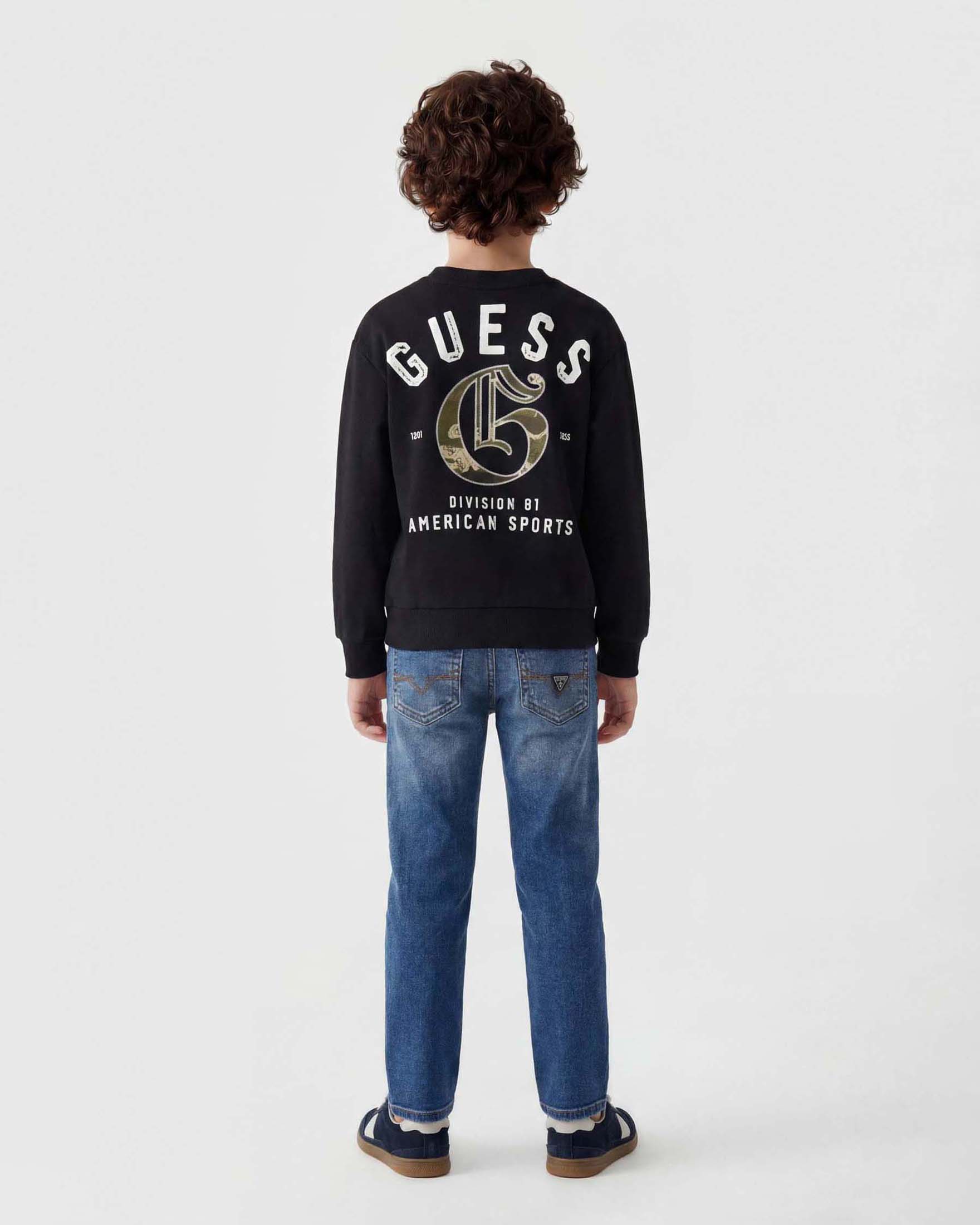 Jeans slim fit Guess dal lavaggio medio in misto cotone con rotture image