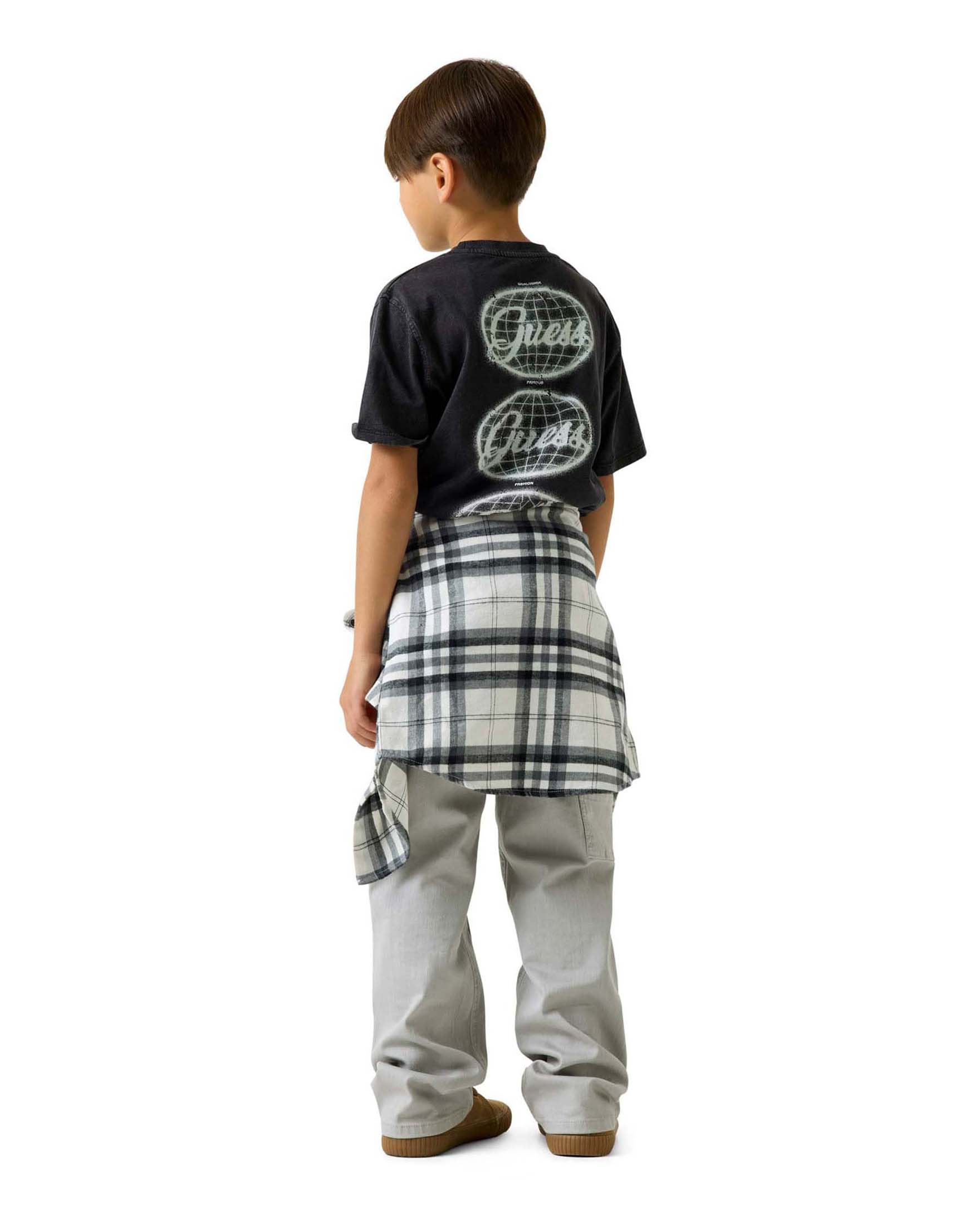 T-shirt mezza manica Guess nera in misto cotone con taschino e logo ricamato image